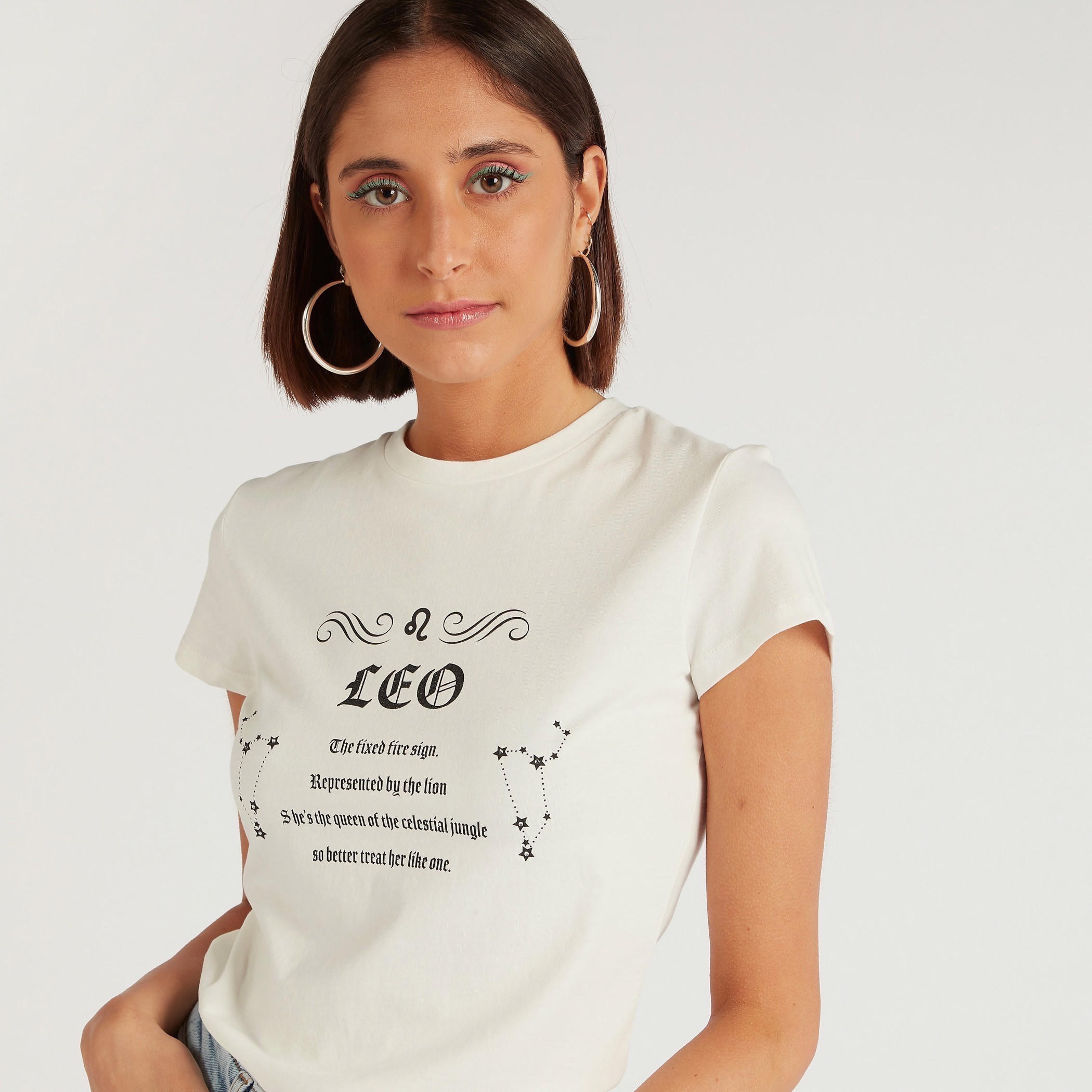 تيشيرت بياقة ضيّقة وأكمام كاب وطبعات أبراج فلكية-women-clothing-tshirts-image-5