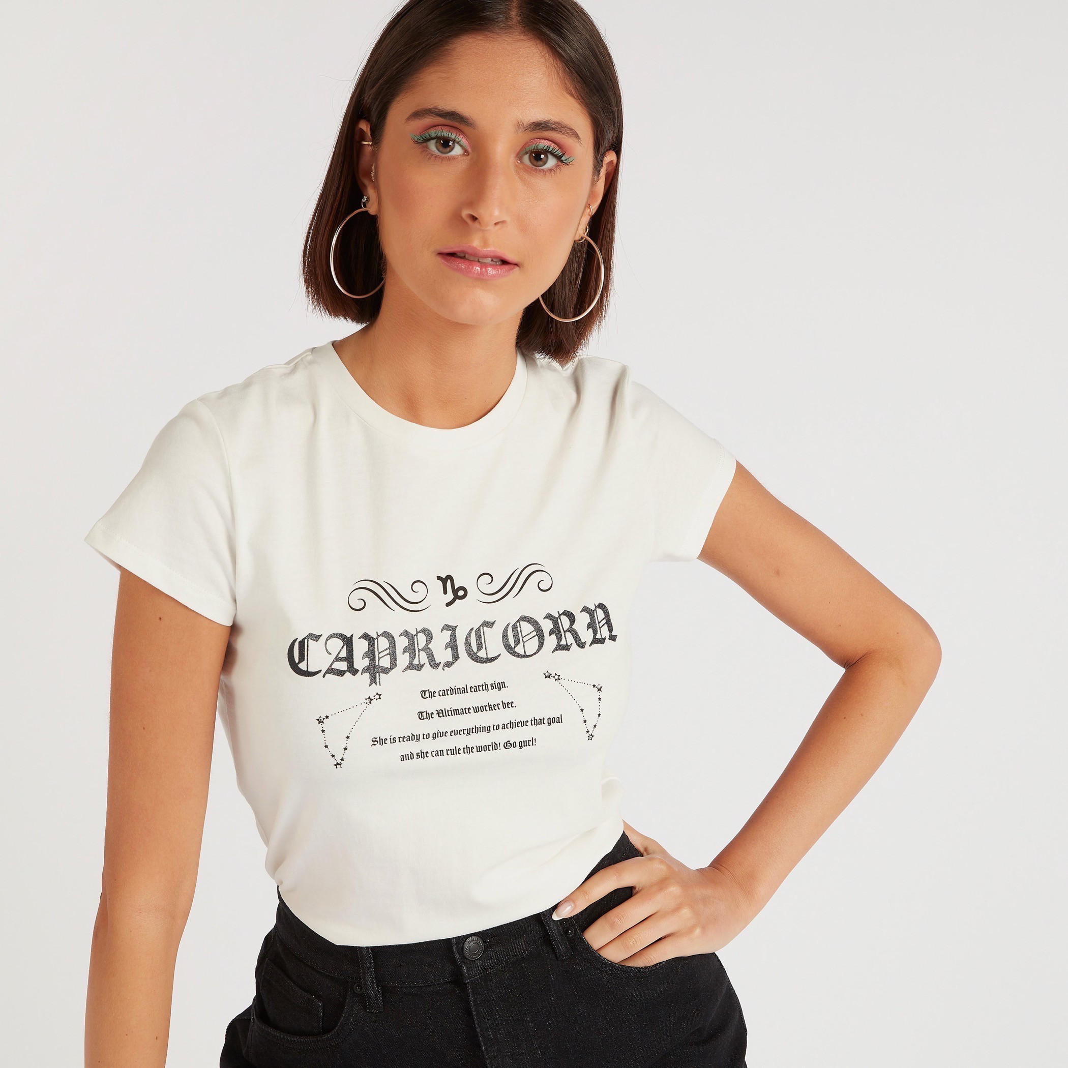 تيشيرت بياقة ضيّقة وأكمام كاب وطبعات أبراج فلكية-women-clothing-tshirts-image-1