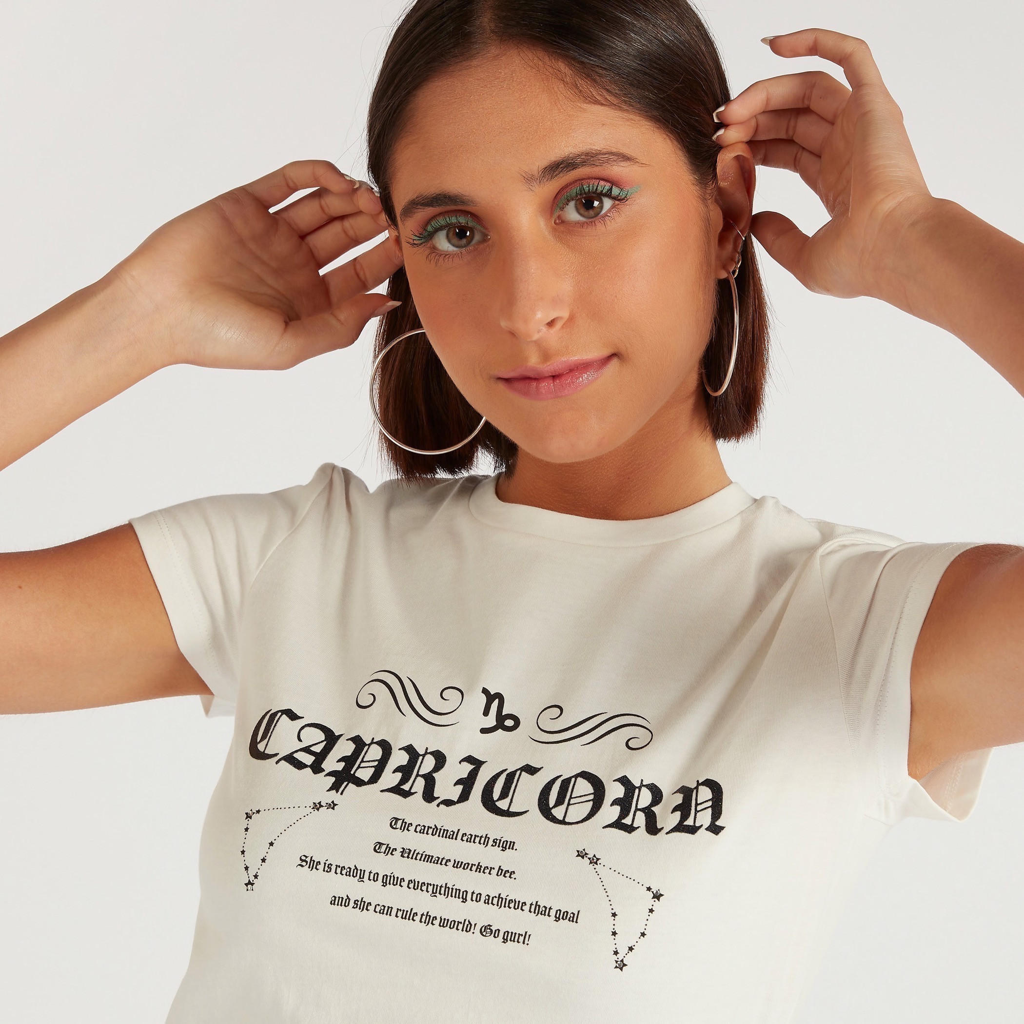 تيشيرت بياقة ضيّقة وأكمام كاب وطبعات أبراج فلكية-women-clothing-tshirts-image-3