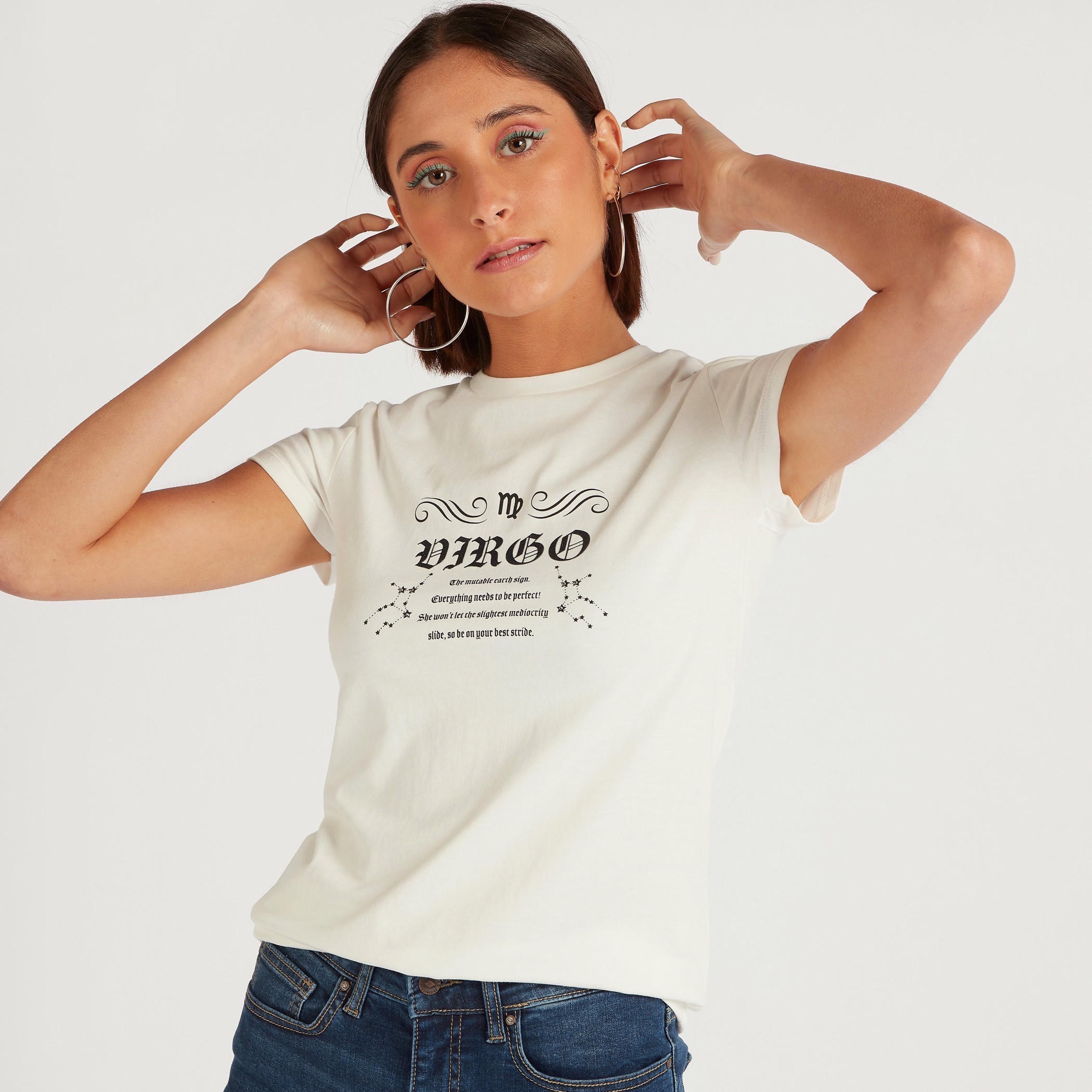 تيشيرت بياقة ضيّقة وأكمام كاب وطبعات أبراج فلكية-women-clothing-tshirts-image-1