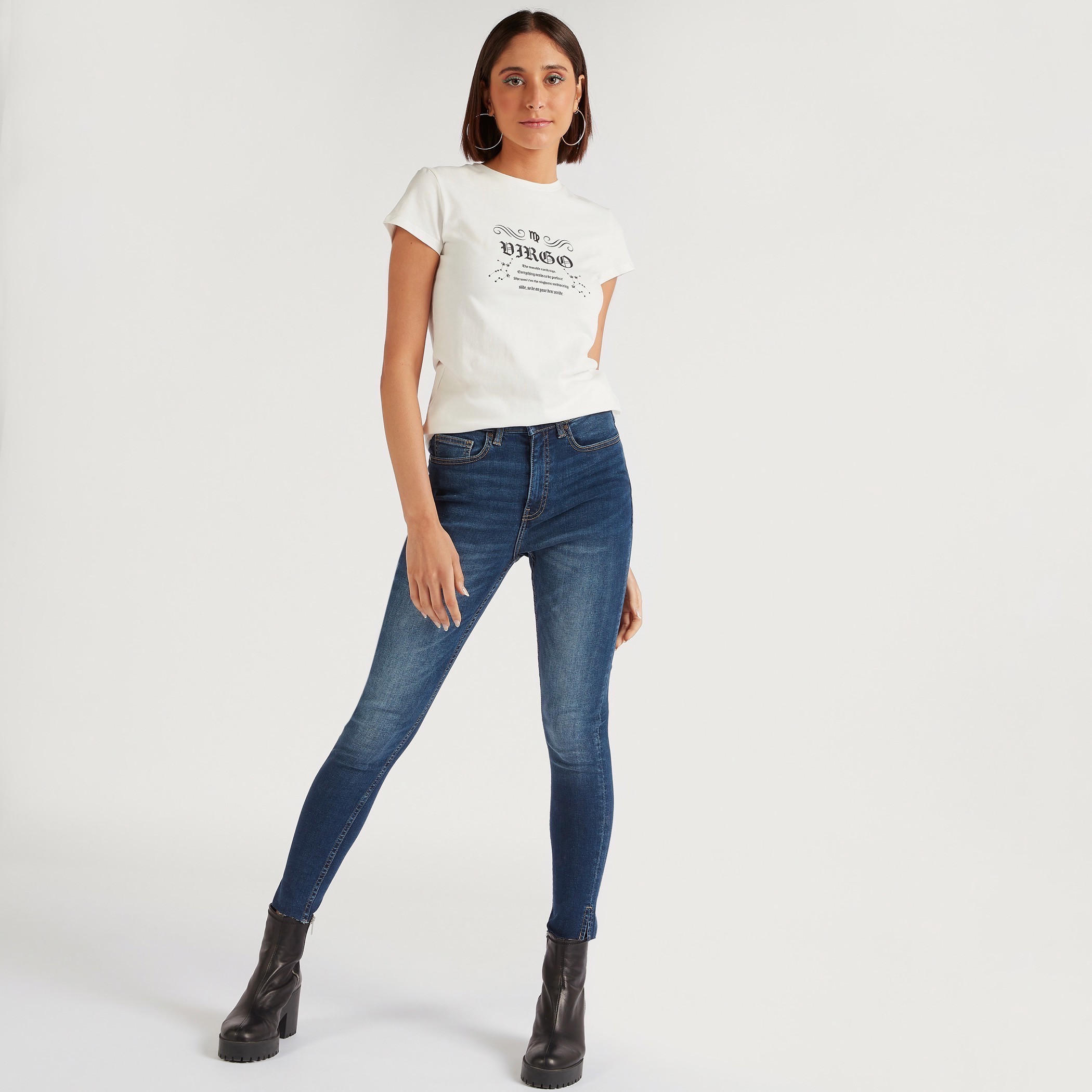 تيشيرت بياقة ضيّقة وأكمام كاب وطبعات أبراج فلكية-women-clothing-tshirts-image-2