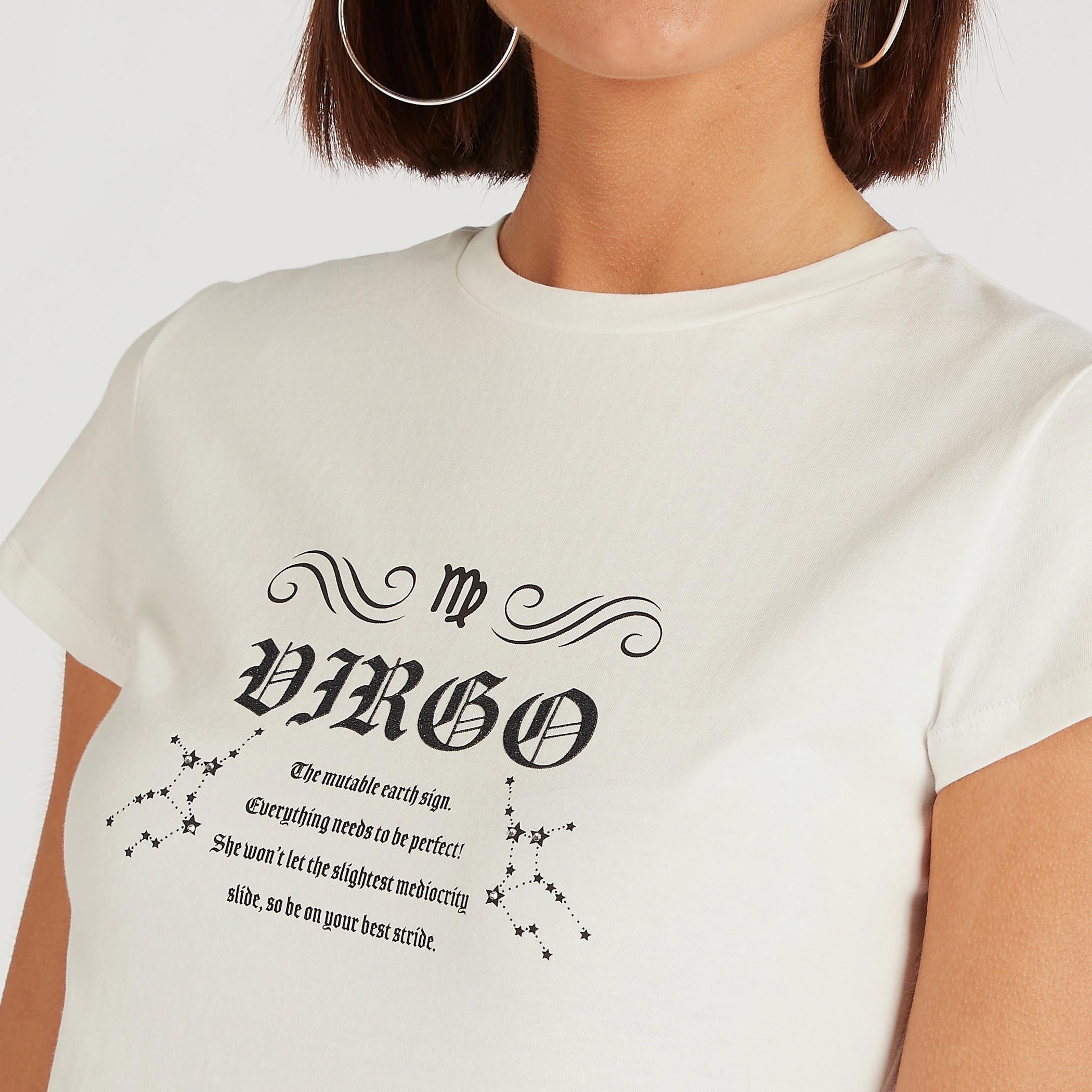 تيشيرت بياقة ضيّقة وأكمام كاب وطبعات أبراج فلكية-women-clothing-tshirts-image-5