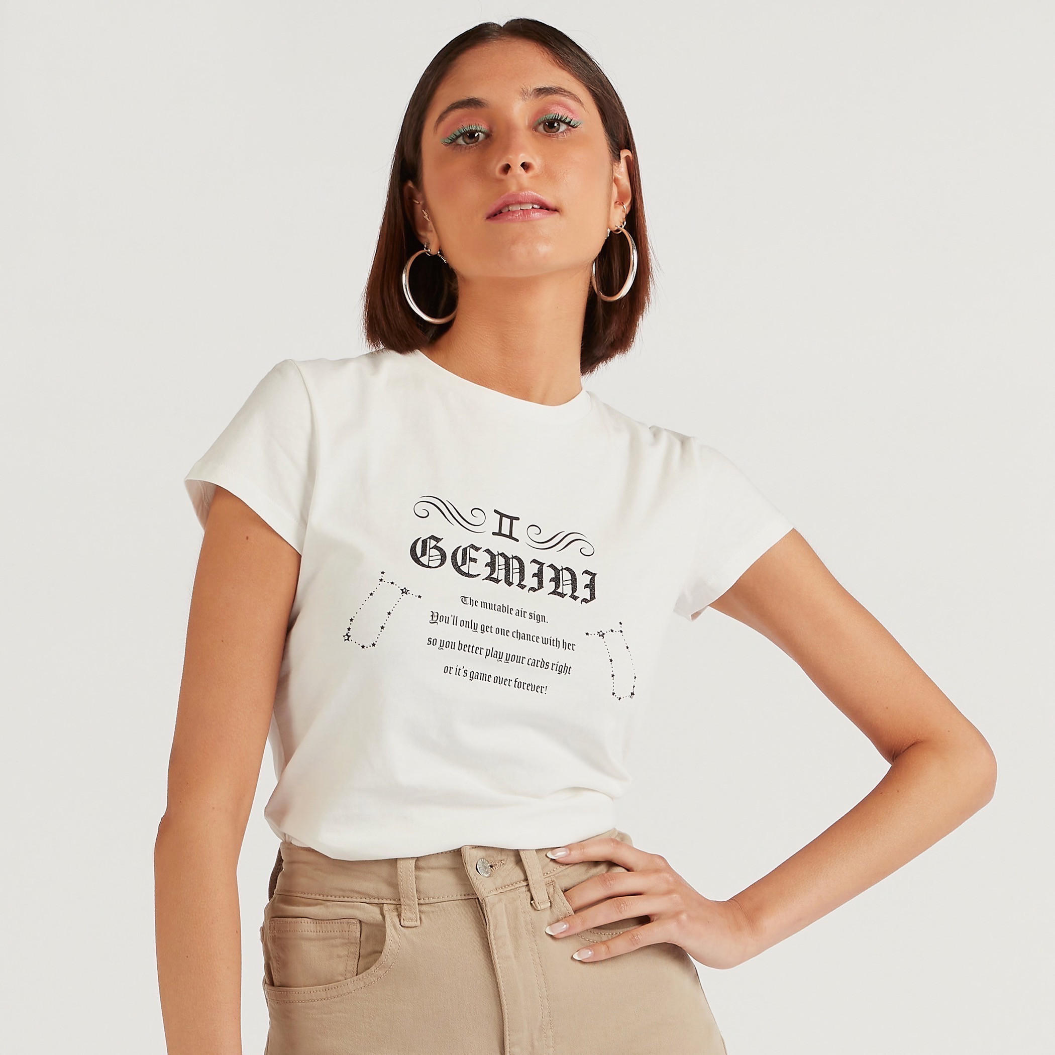 تيشيرت بياقة ضيّقة وأكمام كاب وطبعات أبراج فلكية-women-clothing-tshirts-image-1