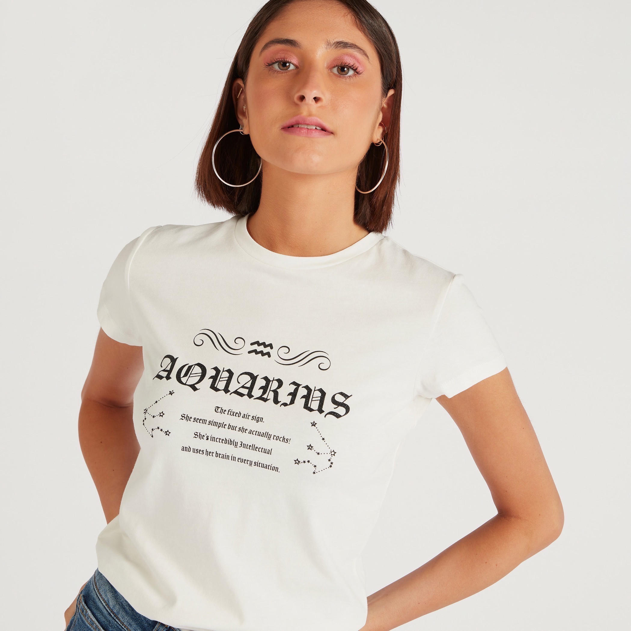 تيشيرت بياقة ضيّقة وأكمام كاب وطَبعات-women-clothing-tshirts-image-5