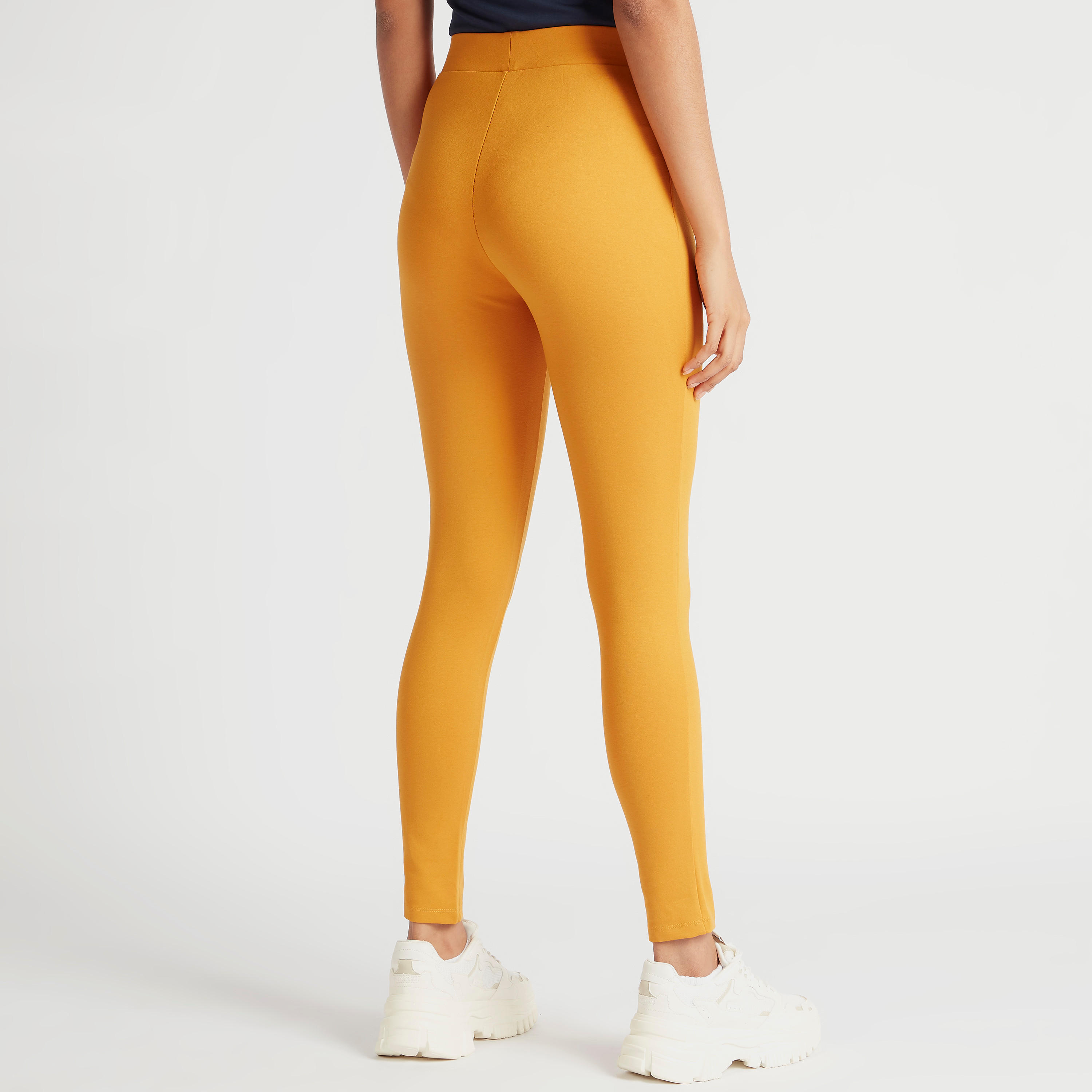 بنطلون ليقنز سادة بقصة سليم وخصر مرتفع مطّاطي-women-clothing-leggings-image-4