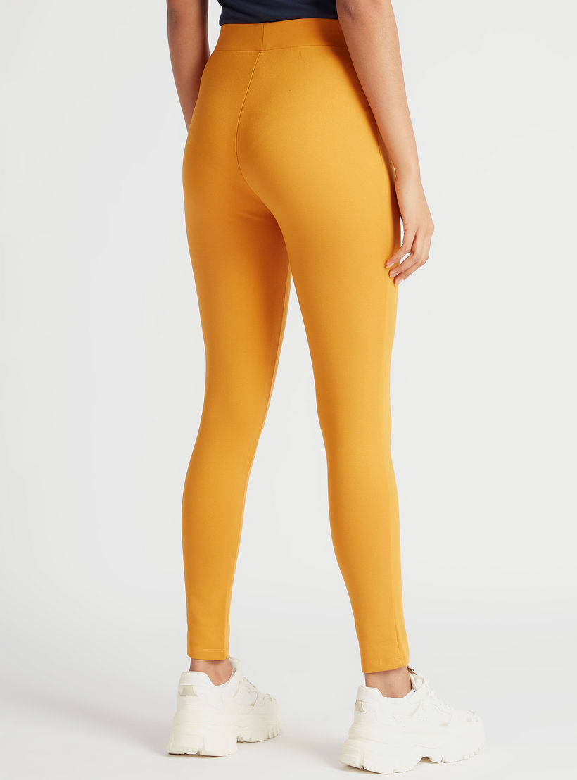 بنطلون ليقنز سادة بقصة سليم وخصر مرتفع مطّاطي-women-clothing-leggings-image-4