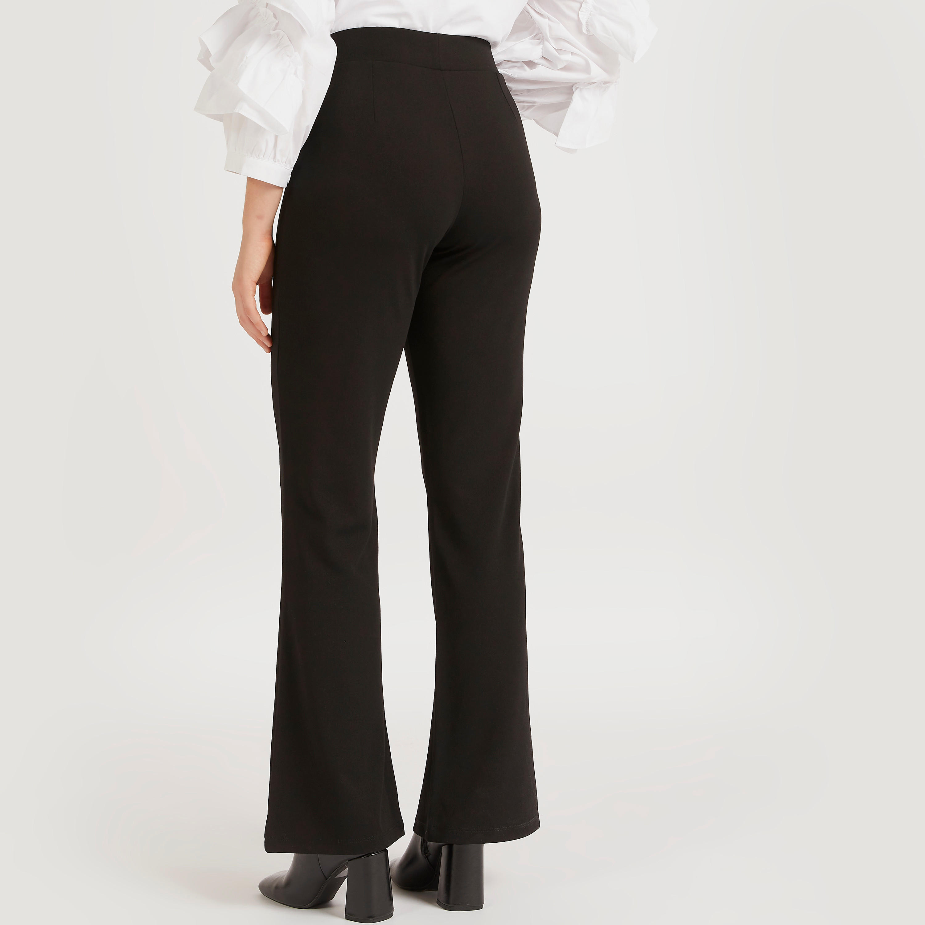 بنطلون جينز ضيّق سادة بقصّة البوت وخصر متوسط-women-clothing-bottoms-trousers-image-1