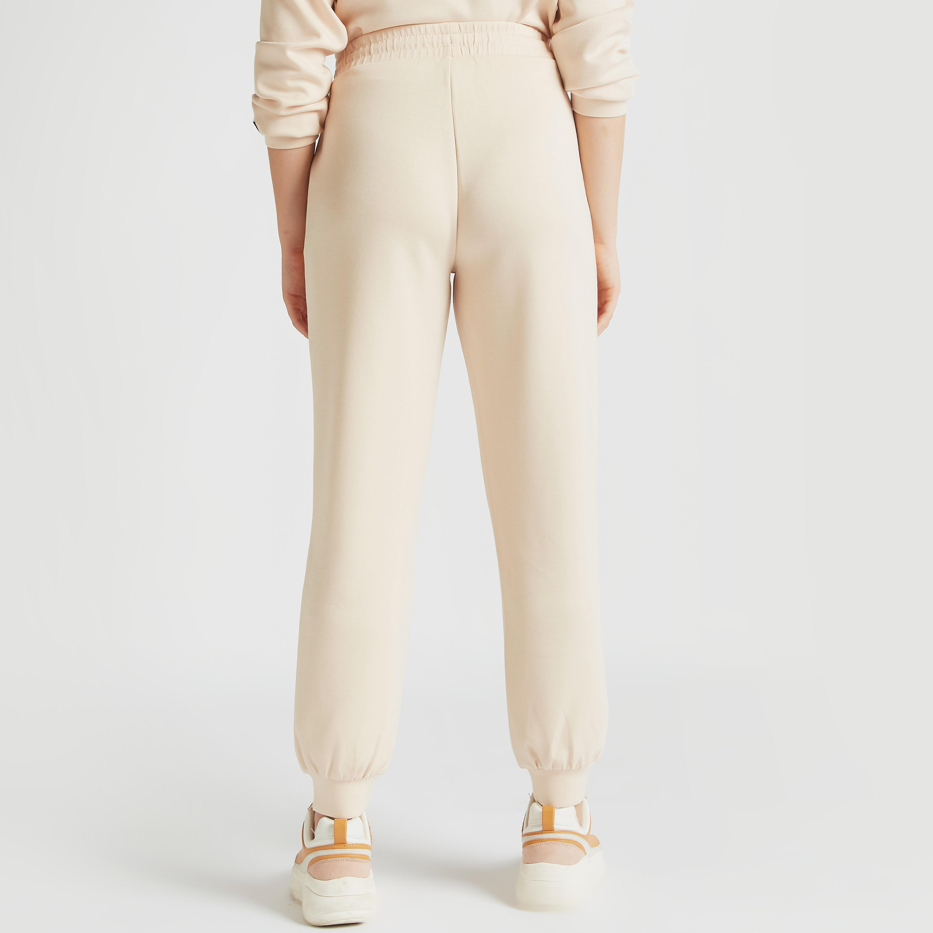 بنطلون رياضي سادة بخصر متوسّط الارتفاع ورباط وجيوب-women-clothing-bottoms-joggers-image-2