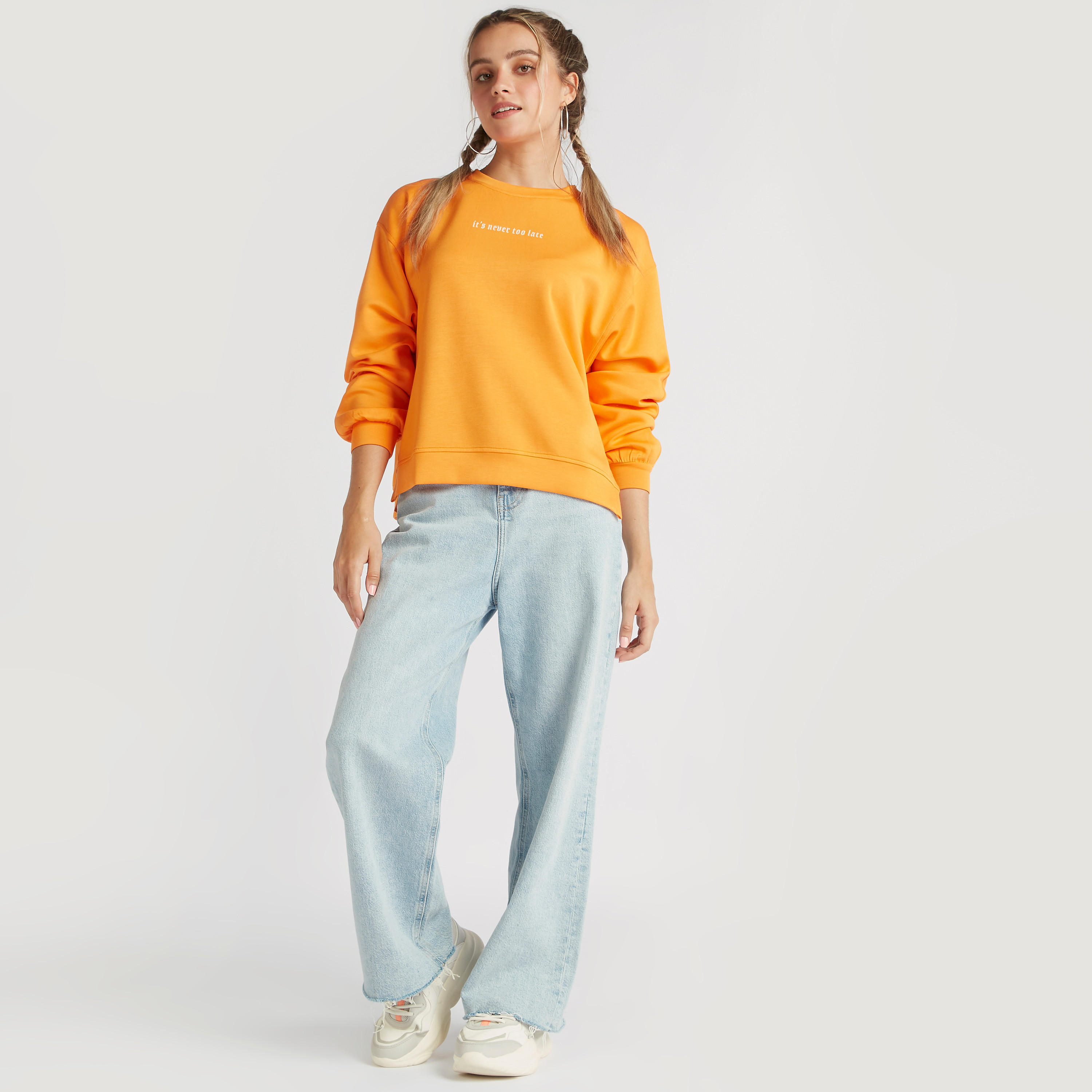 سويت شيرت بياقة ضيقة وأكمام طويلة وطبعات شعار-women-winterwear-hoodiesandsweatshirts-sweatshirts-image-2