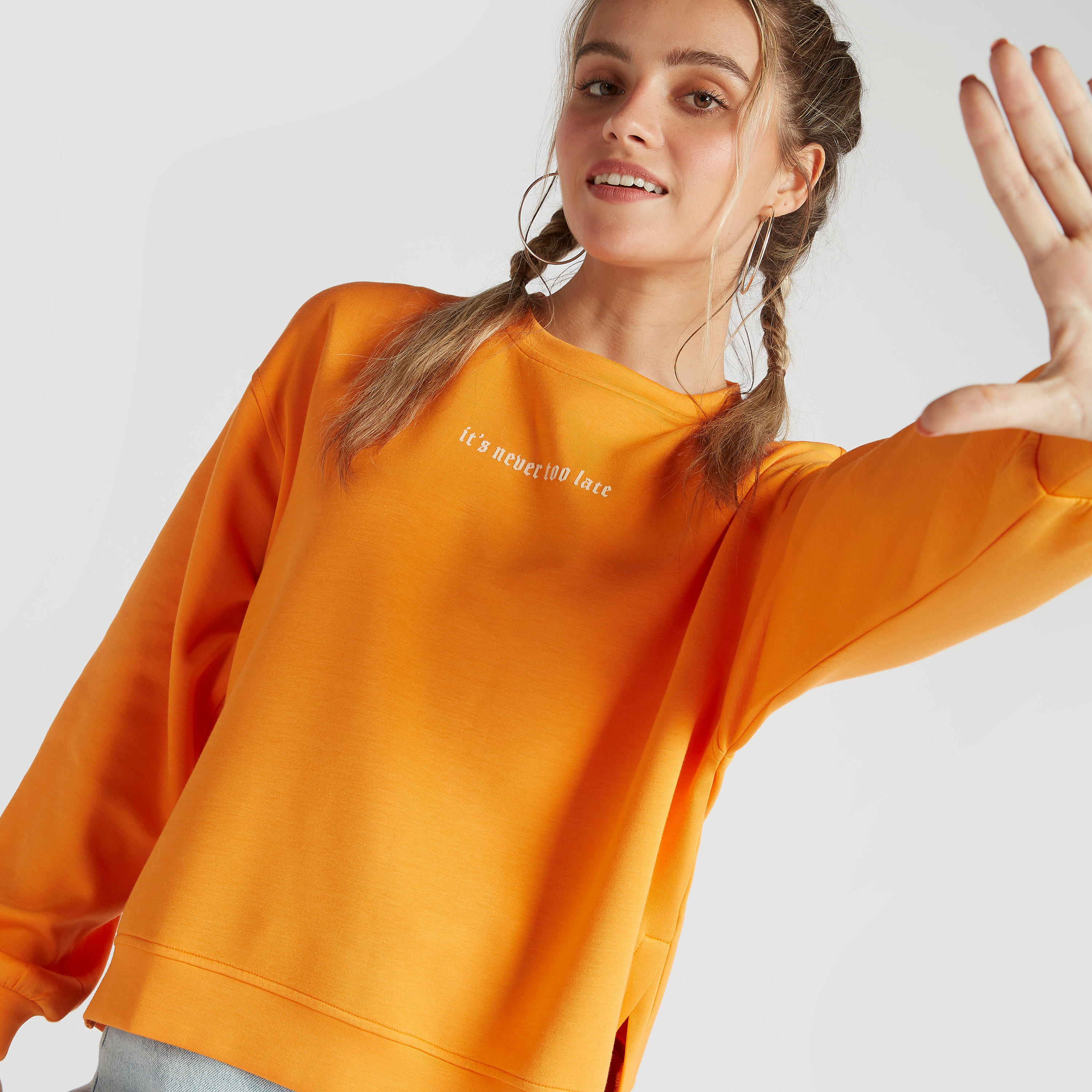 سويت شيرت بياقة ضيقة وأكمام طويلة وطبعات شعار-women-winterwear-hoodiesandsweatshirts-sweatshirts-image-5