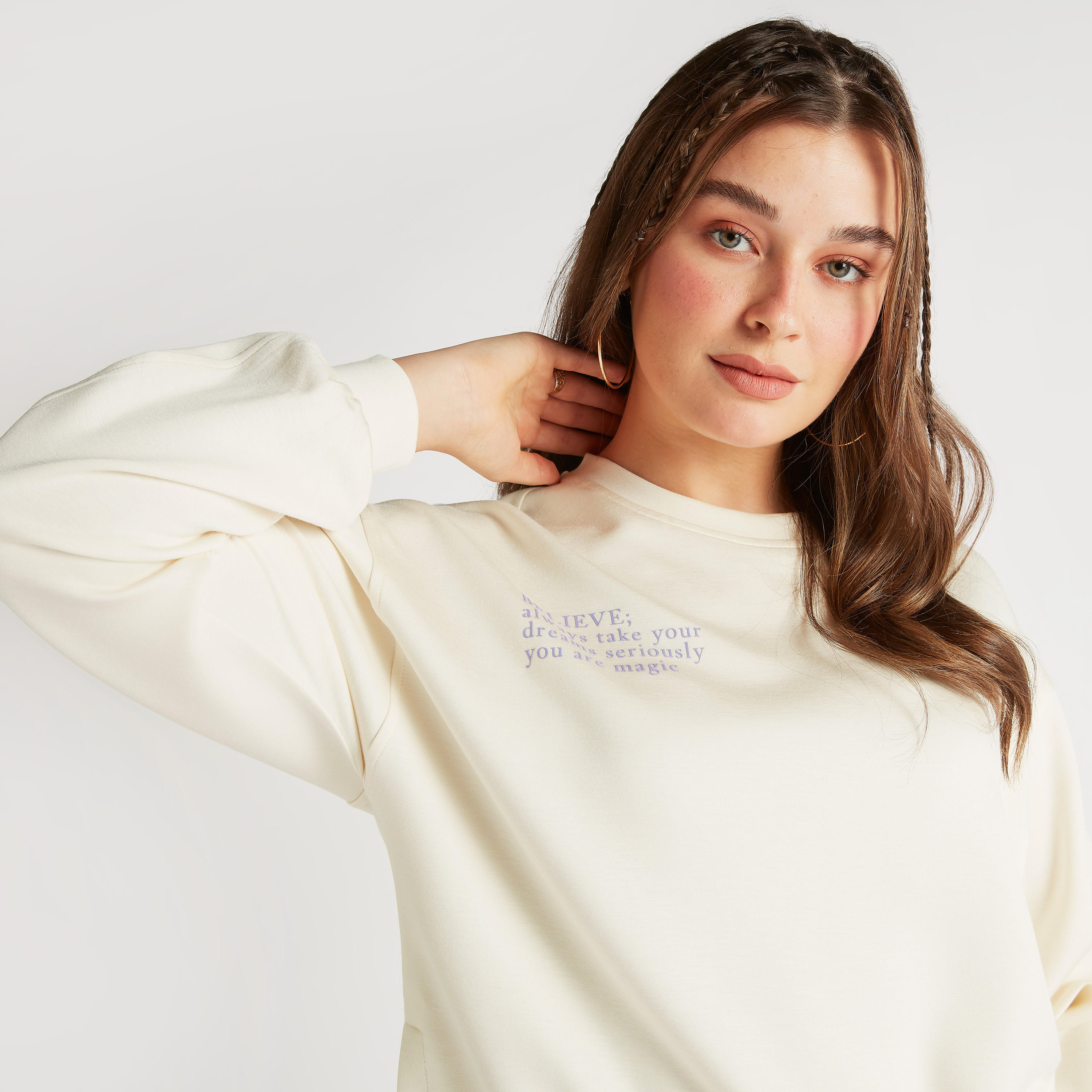 سويت شيرت بياقة ضيقة وأكمام طويلة وطبعات شعار-women-winterwear-hoodiesandsweatshirts-sweatshirts-image-3