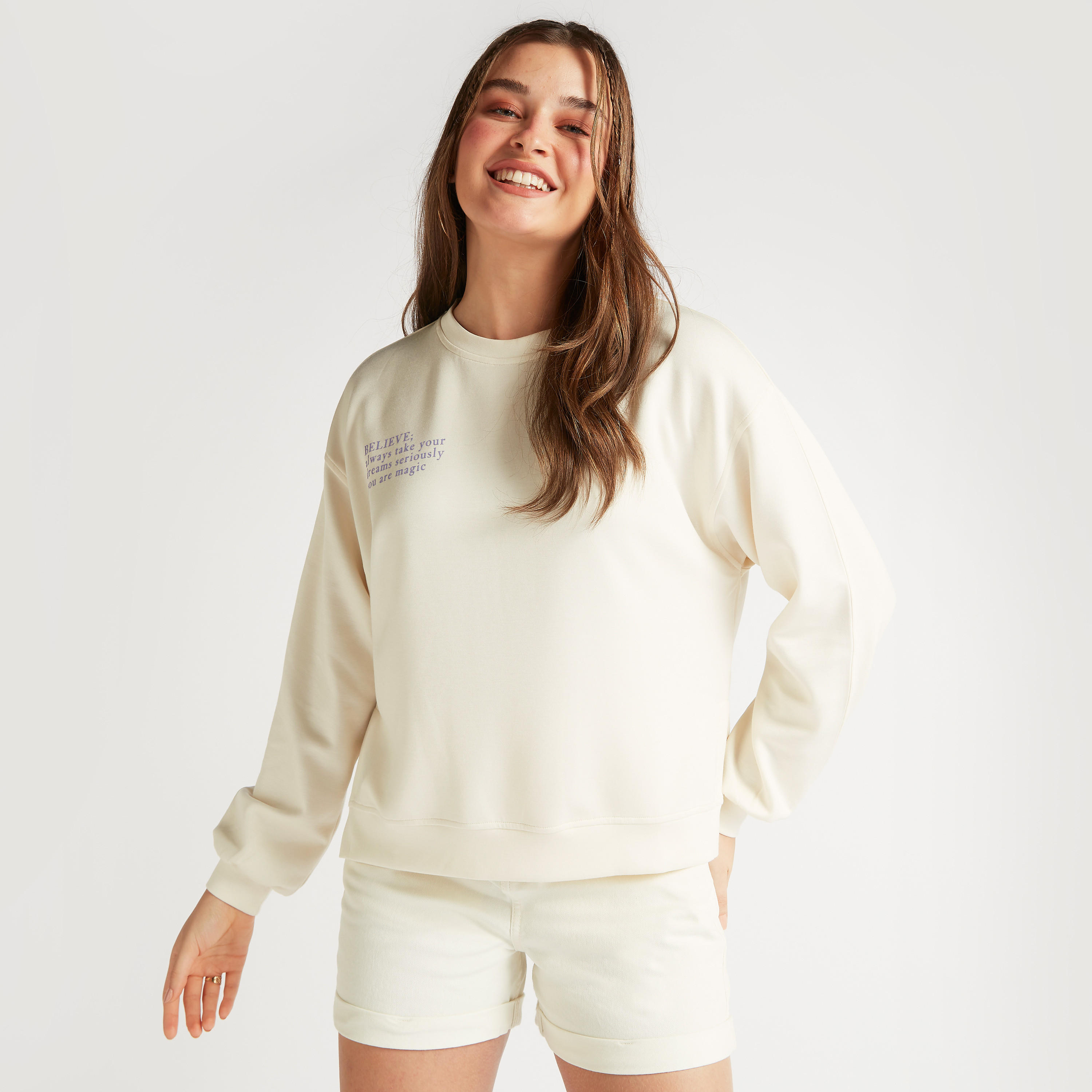 سويت شيرت بياقة ضيقة وأكمام طويلة وطبعات شعار-women-winterwear-hoodiesandsweatshirts-sweatshirts-image-5