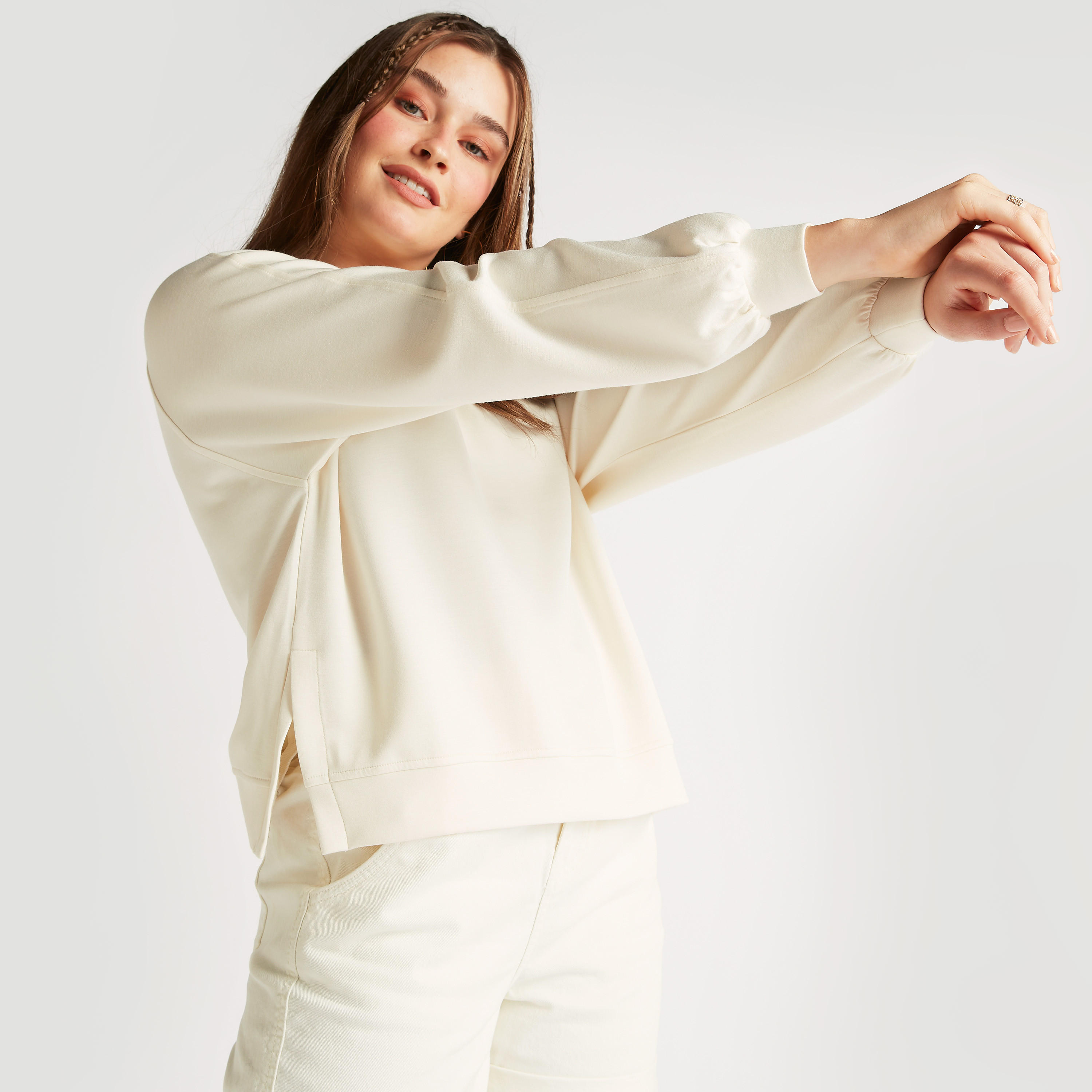 سويت شيرت بياقة ضيقة وأكمام طويلة وطبعات شعار-women-winterwear-hoodiesandsweatshirts-sweatshirts-image-6