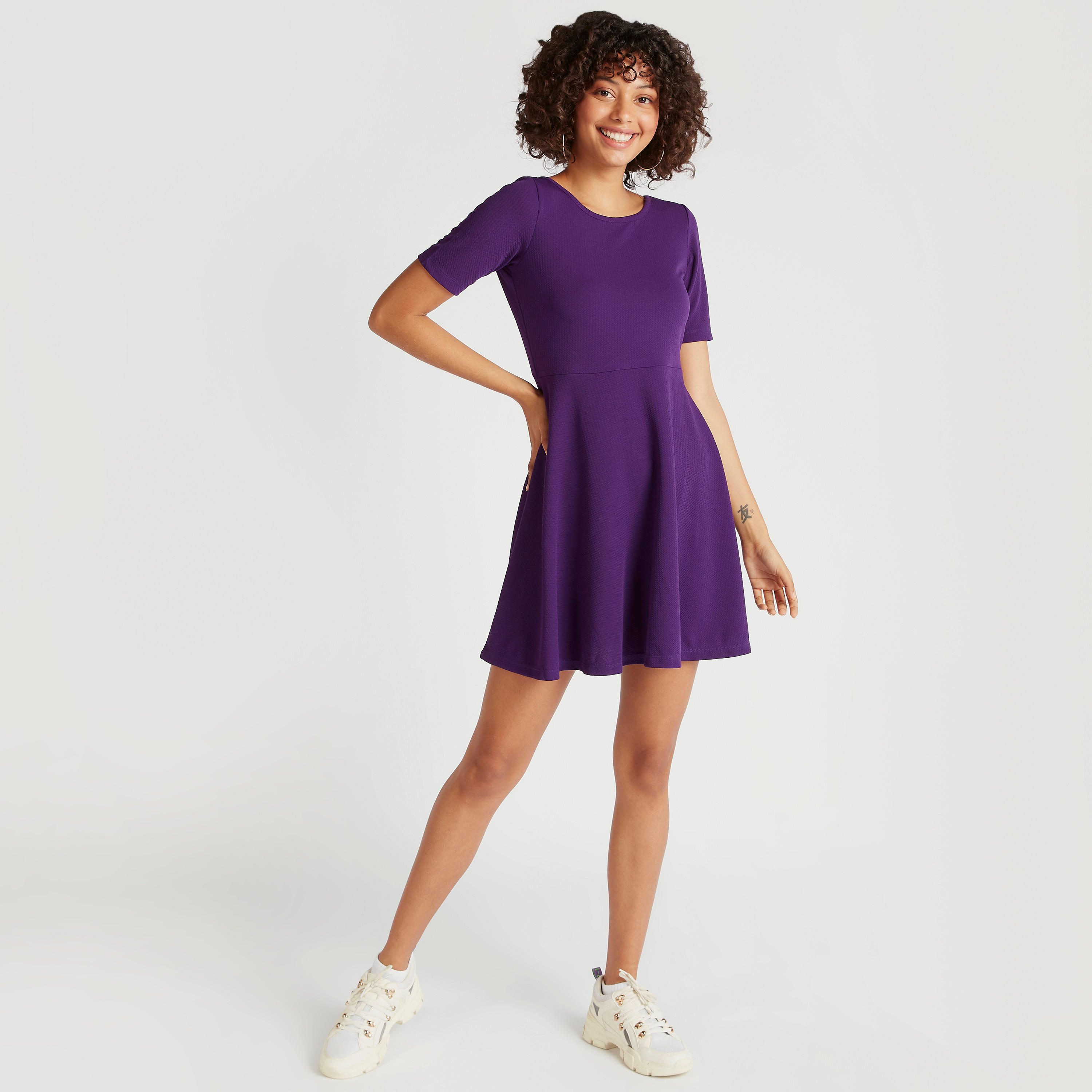 فستان منسدل واسع قصير بارز الملمس بياقة مستديرة وأكمام قصيرة-women-clothing-dresses-image-2