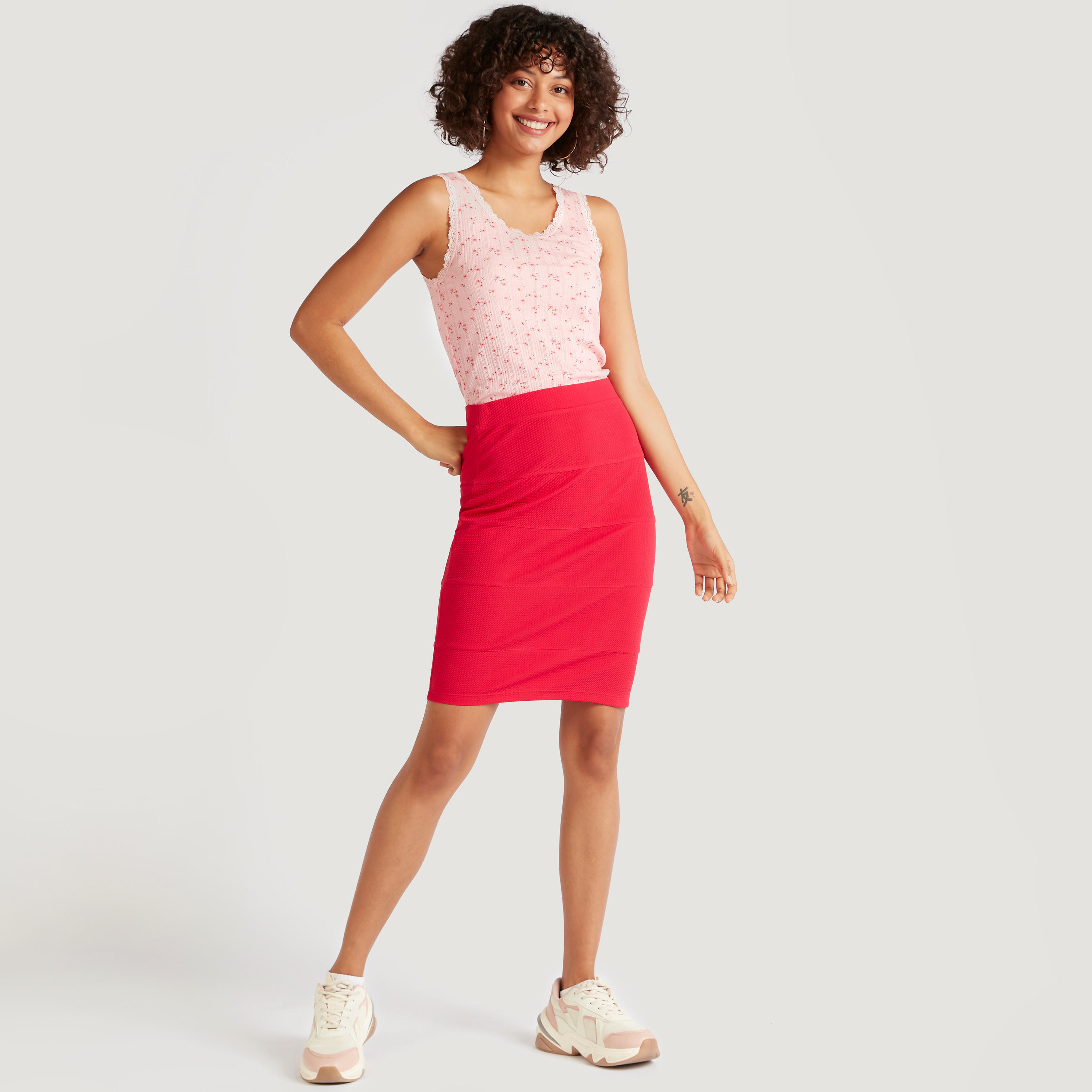 تنورة قصيرة متعدّدة الطبقات بقصّة ضيّقة-women-clothing-bottoms-skirts-image-3