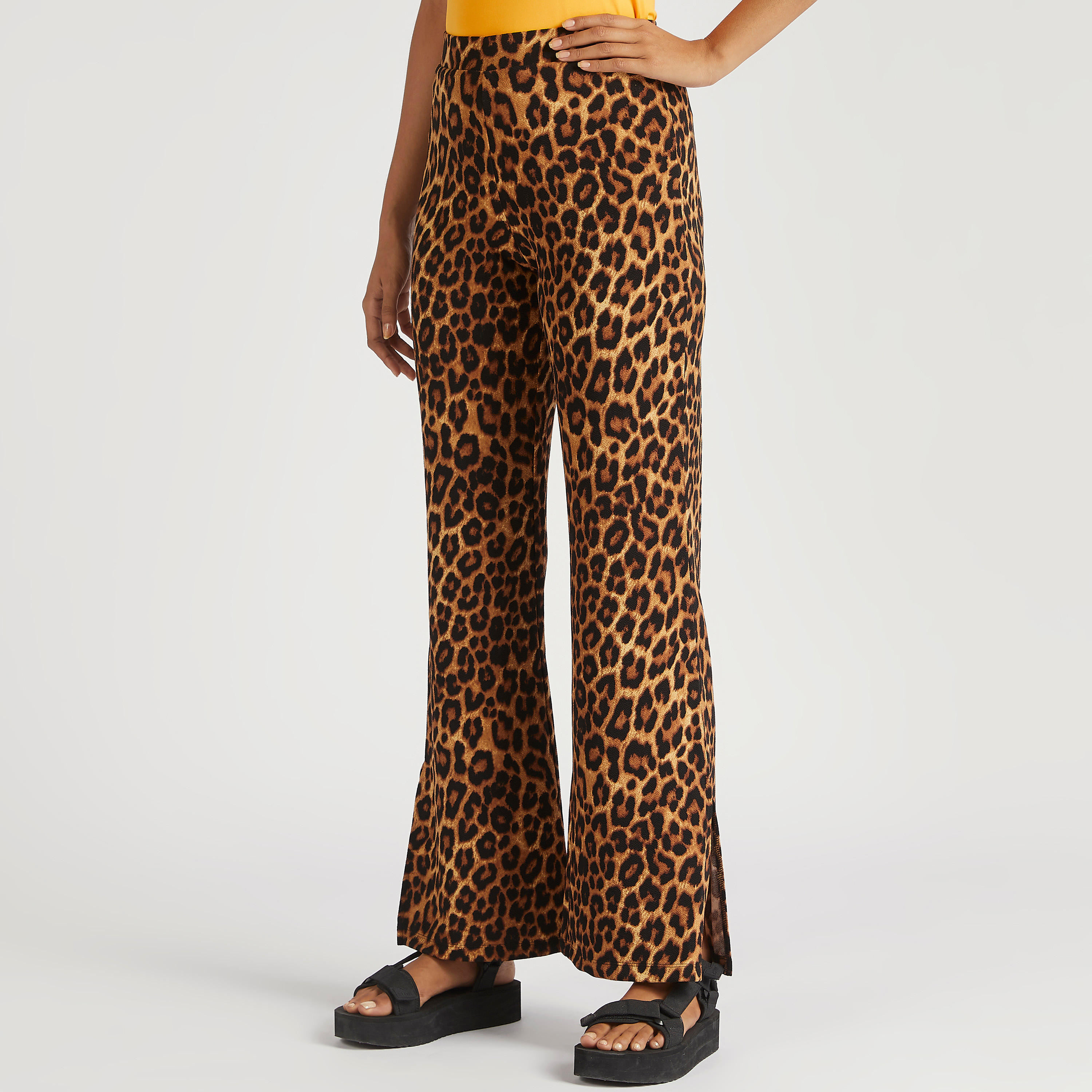 بنطلون بطبعات حيوانات وخصر مرتفع-women-clothing-bottoms-trousers-image-1