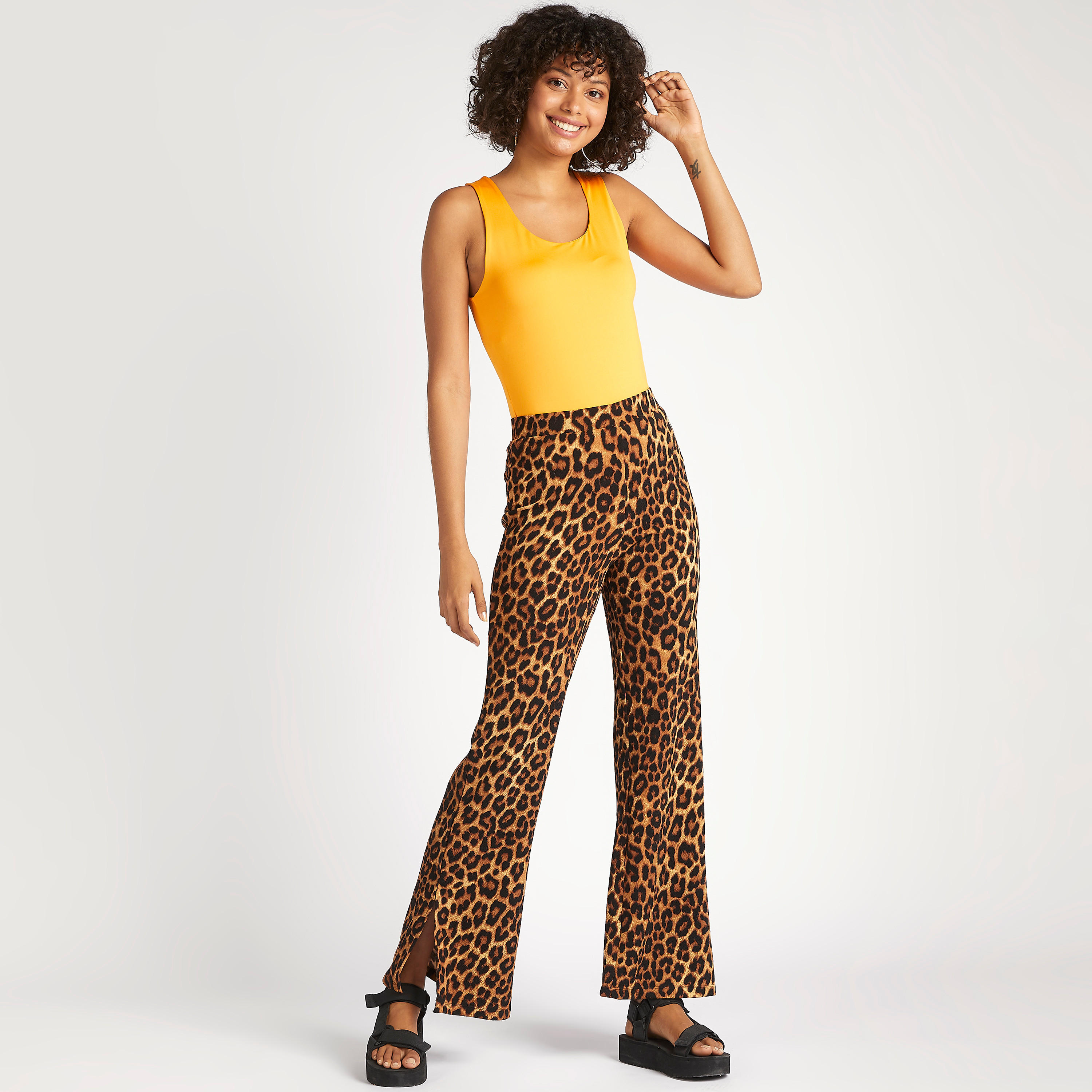 بنطلون بطبعات حيوانات وخصر مرتفع-women-clothing-bottoms-trousers-image-2
