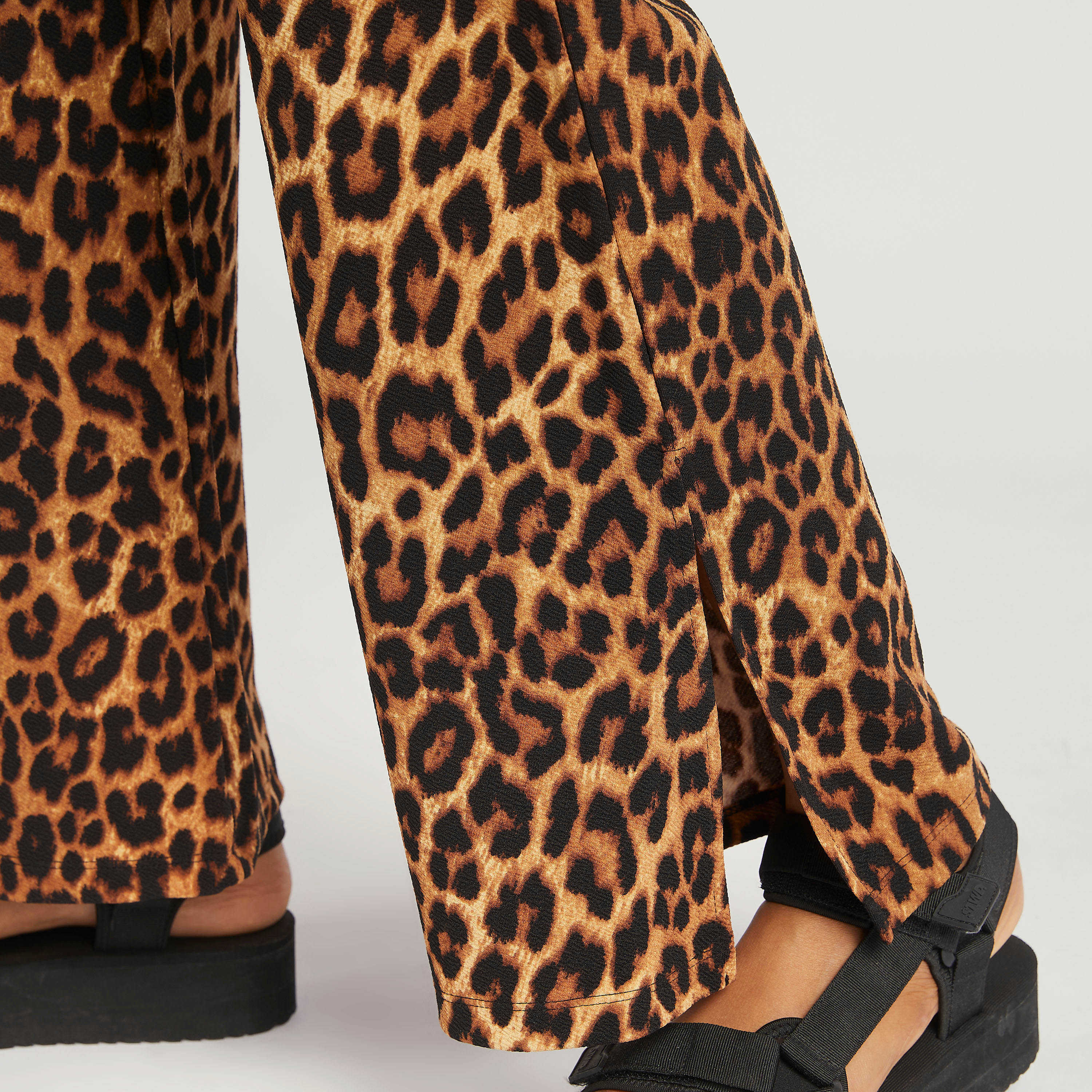 بنطلون بطبعات حيوانات وخصر مرتفع-women-clothing-bottoms-trousers-image-5