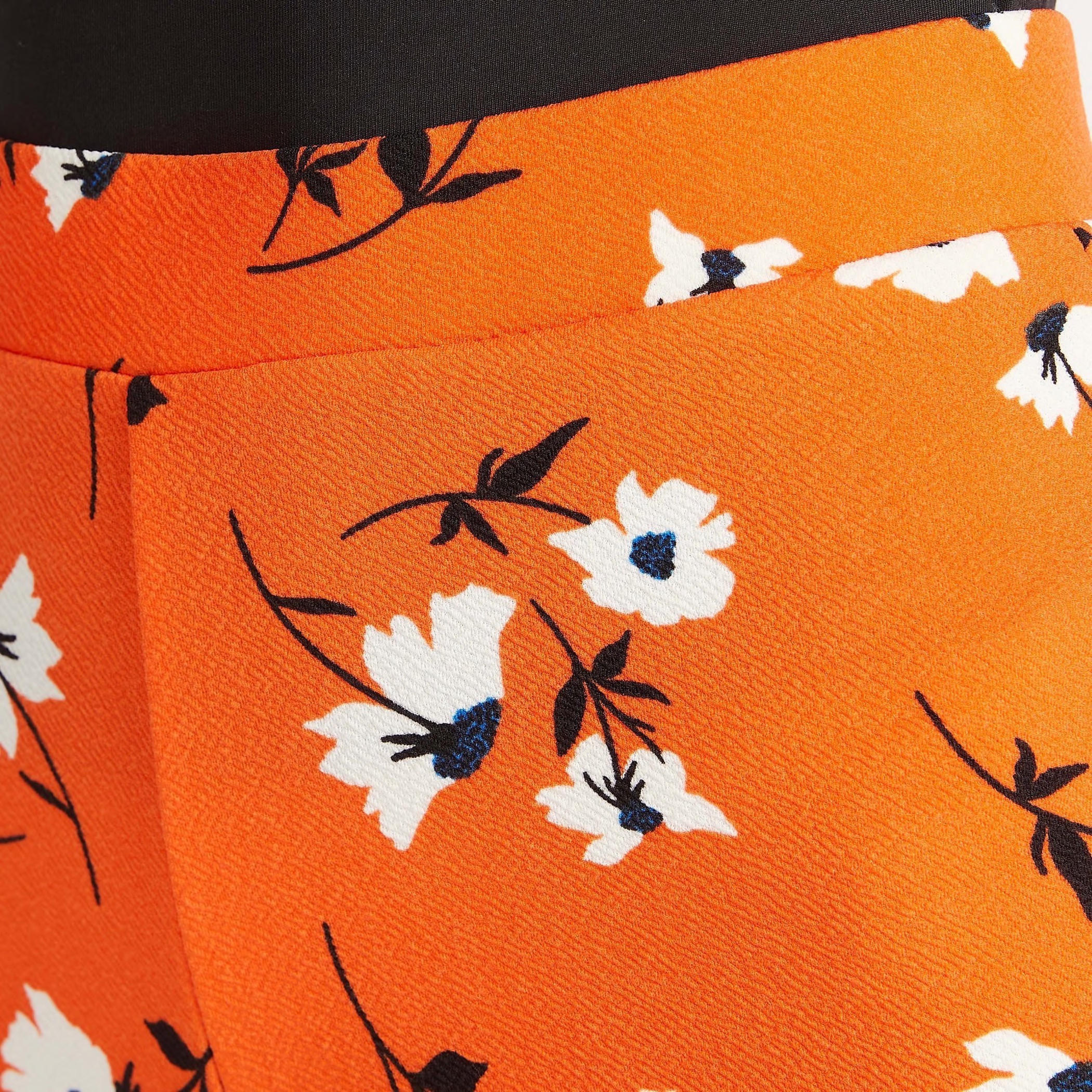 بنطلون بطبعات أزهار وخصر مرتفع مطّاطي وتفاصيل فتحة جانبيّة-women-clothing-bottoms-trousers-image-3