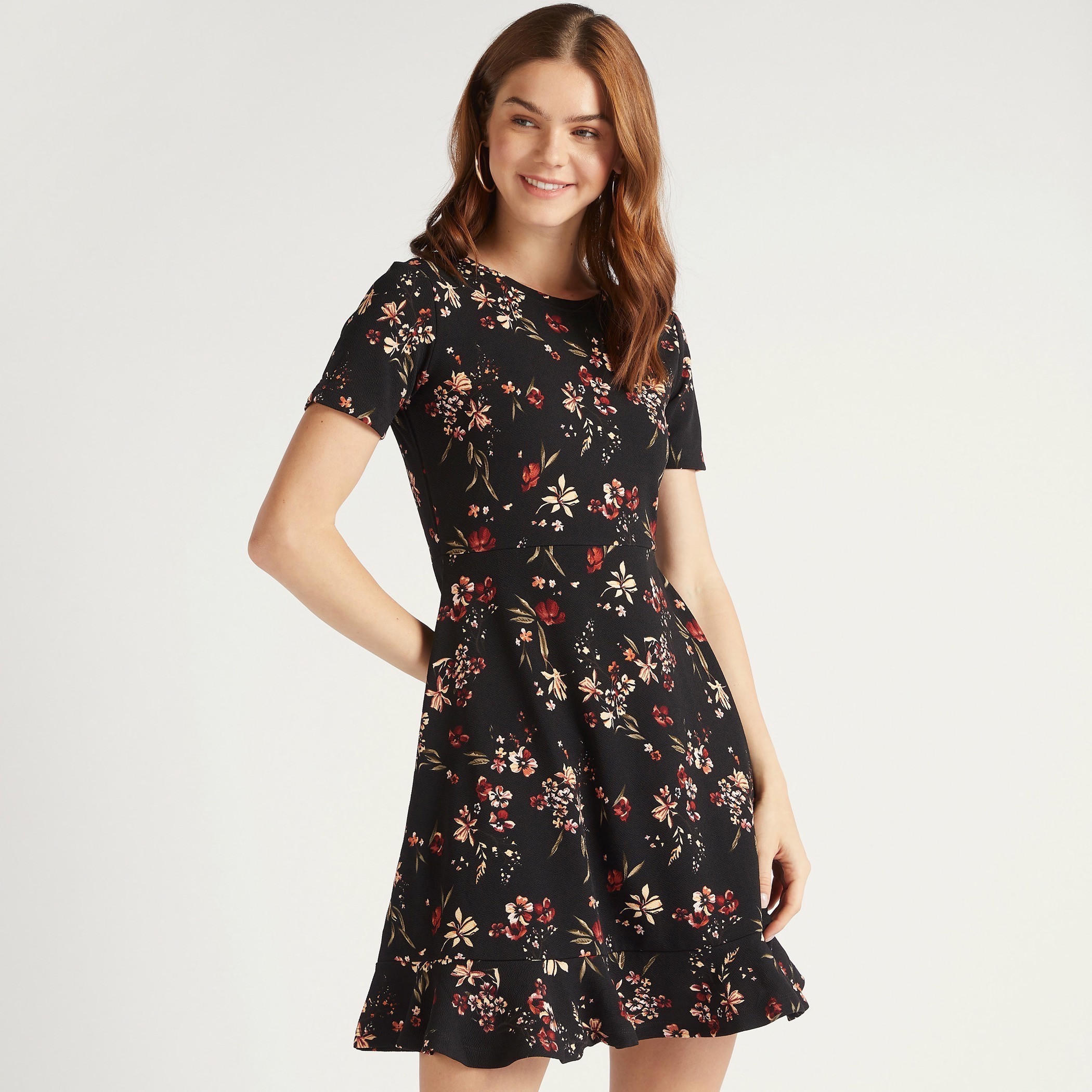 فستان إيه لاين قصير بأطراف واسعة وأكمام قصيرة وطبعات أزهار-women-clothing-dresses-image-1