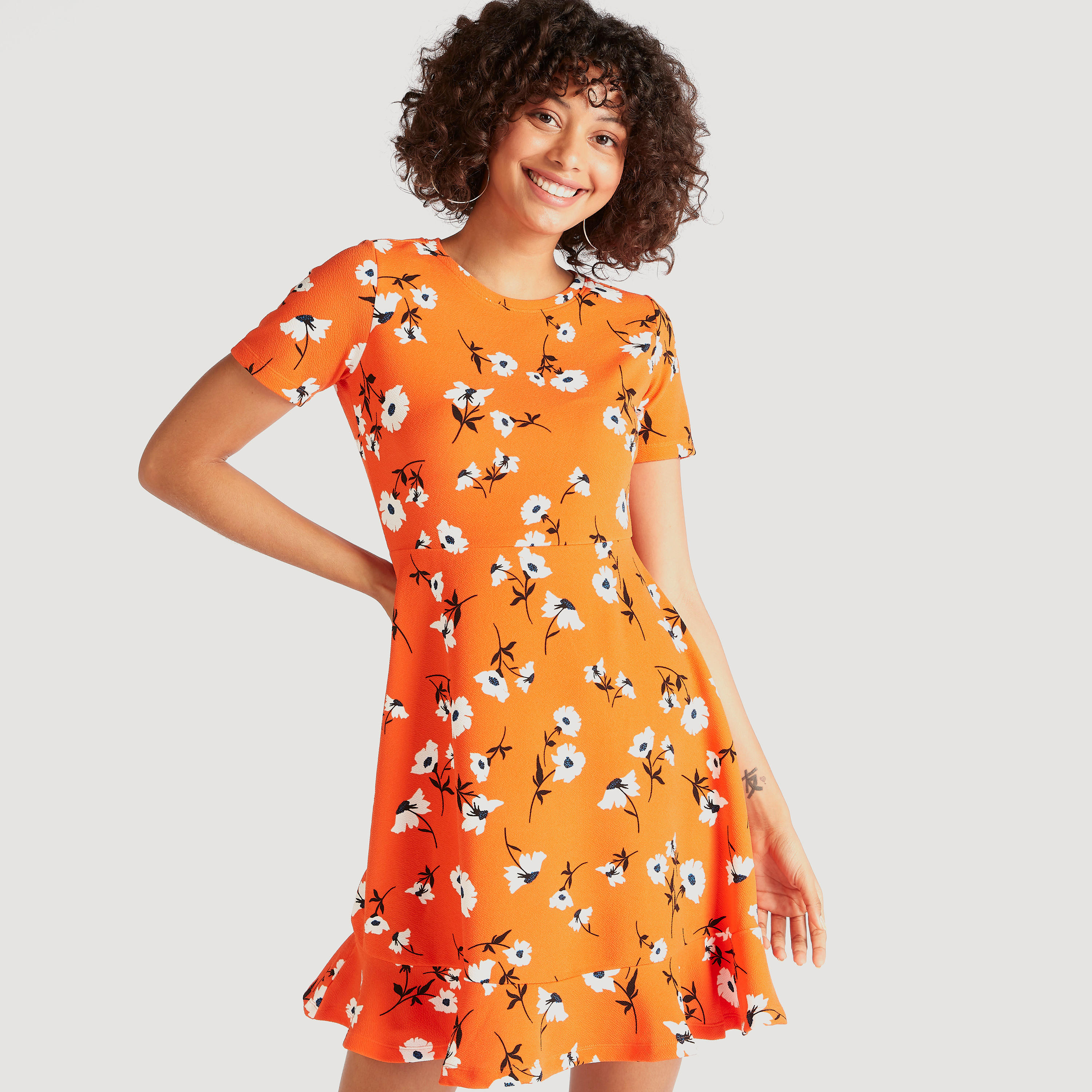 فستان إيه لاين قصير بطبعات أزهار وأكمام قصيرة-women-clothing-dresses-image-1