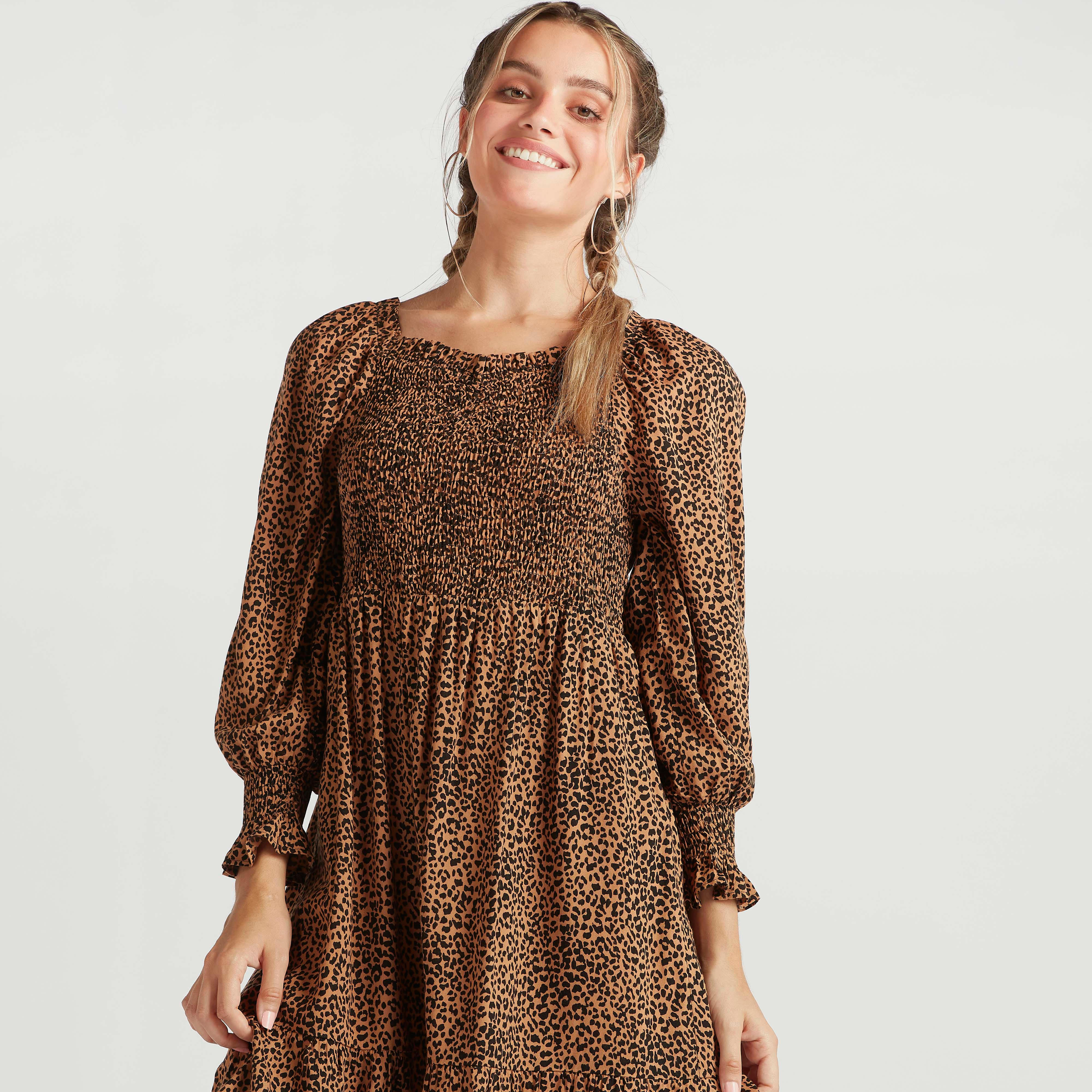 فستان سوينج قصير بطبعات حيوانات وأكمام منفوخة وتفاصيل مطرزة-women-clothing-dresses-image-5
