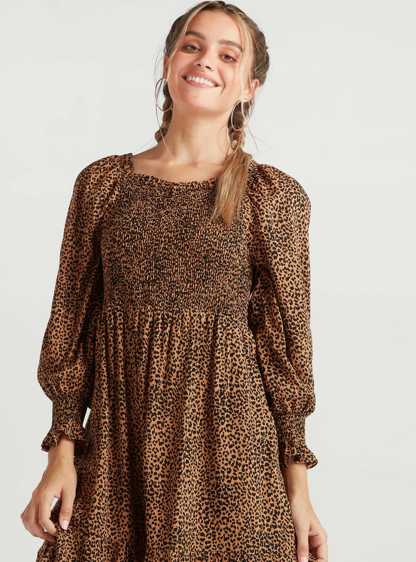 فستان سوينج قصير بطبعات حيوانات وأكمام منفوخة وتفاصيل مطرزة-women-clothing-dresses-image-5