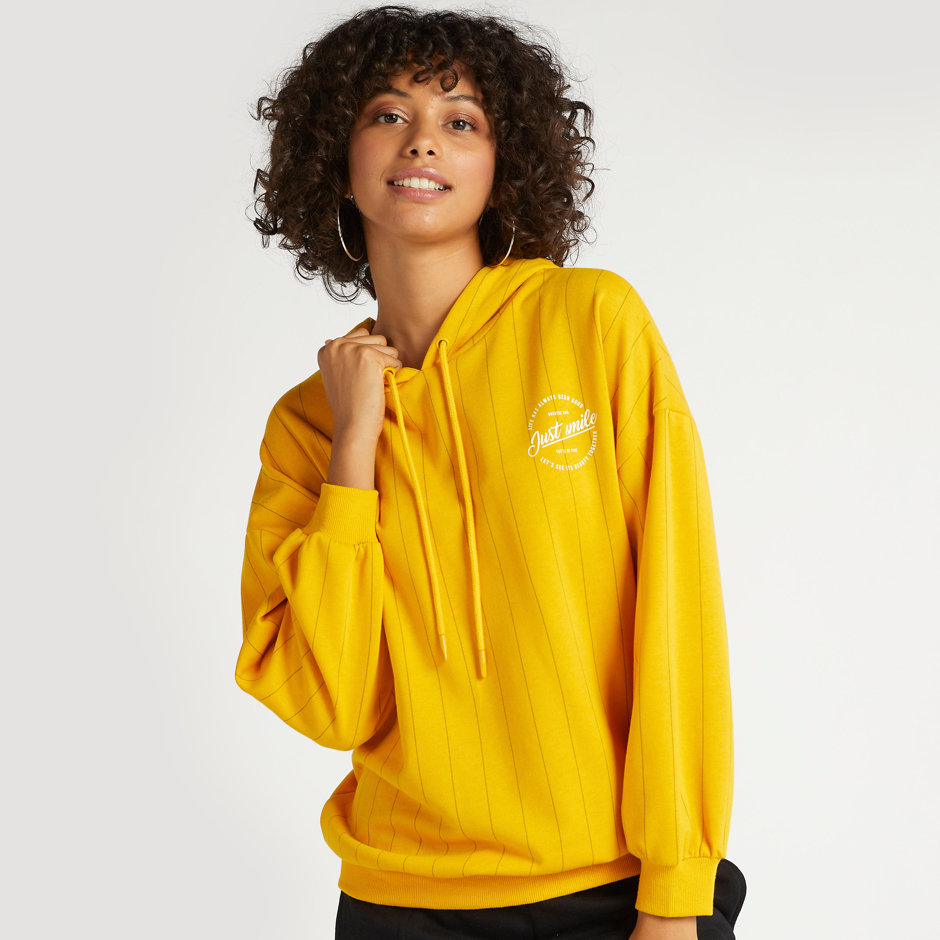 هودي مقلّم بطبعات شعار وأكمام طويلة-women-winterwear-hoodiesandsweatshirts-sweatshirts-image-1