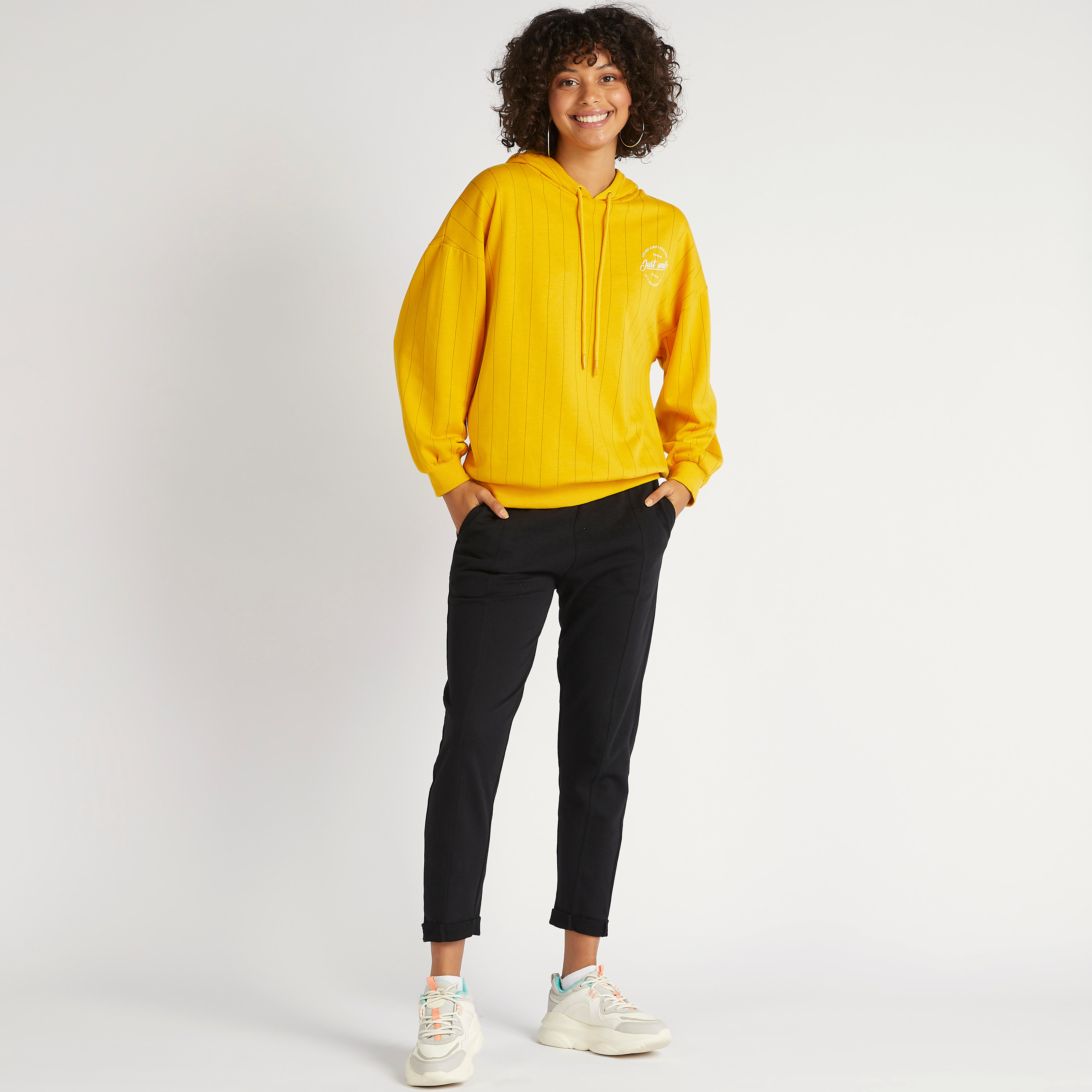 هودي مقلّم بطبعات شعار وأكمام طويلة-women-winterwear-hoodiesandsweatshirts-sweatshirts-image-2