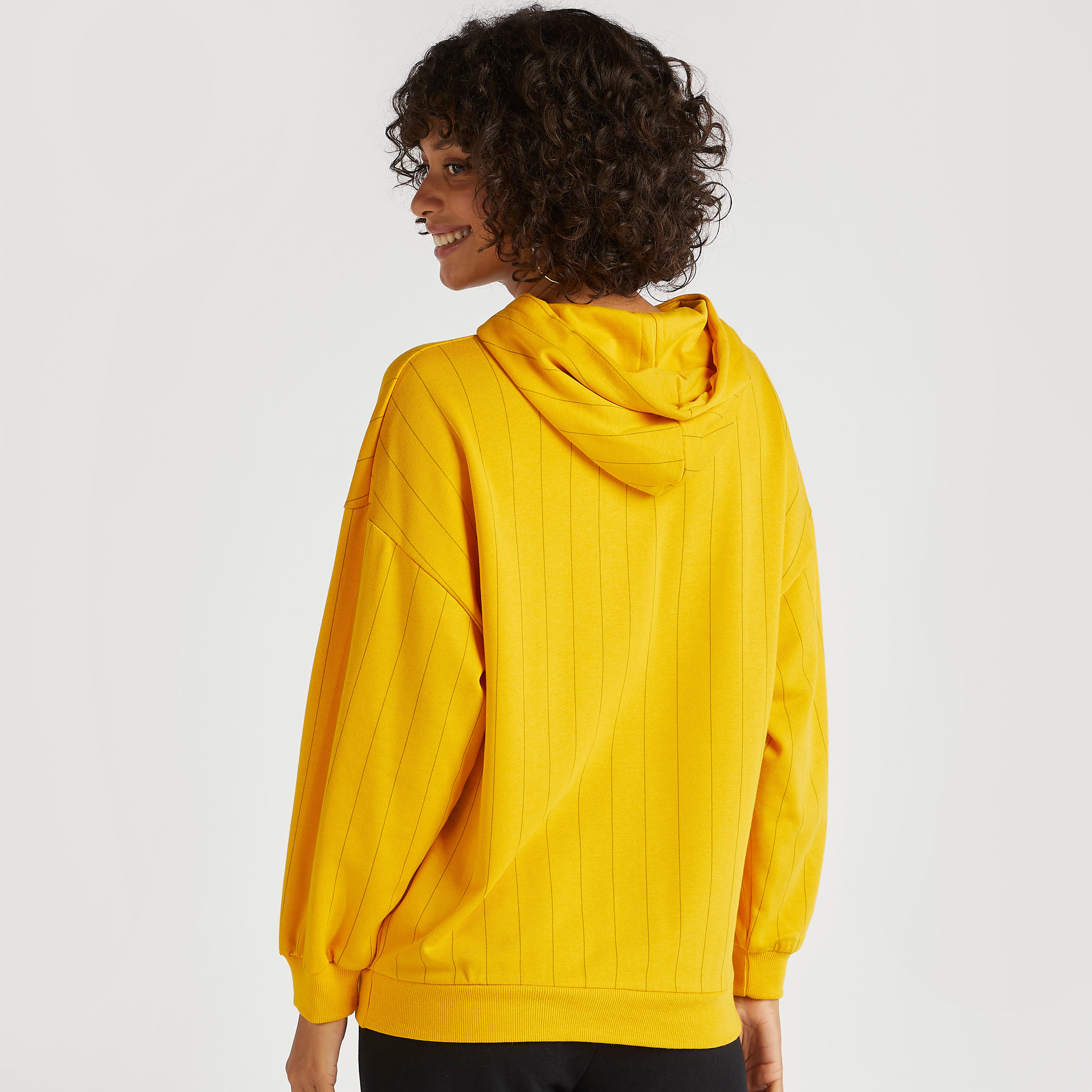 هودي مقلّم بطبعات شعار وأكمام طويلة-women-winterwear-hoodiesandsweatshirts-sweatshirts-image-4