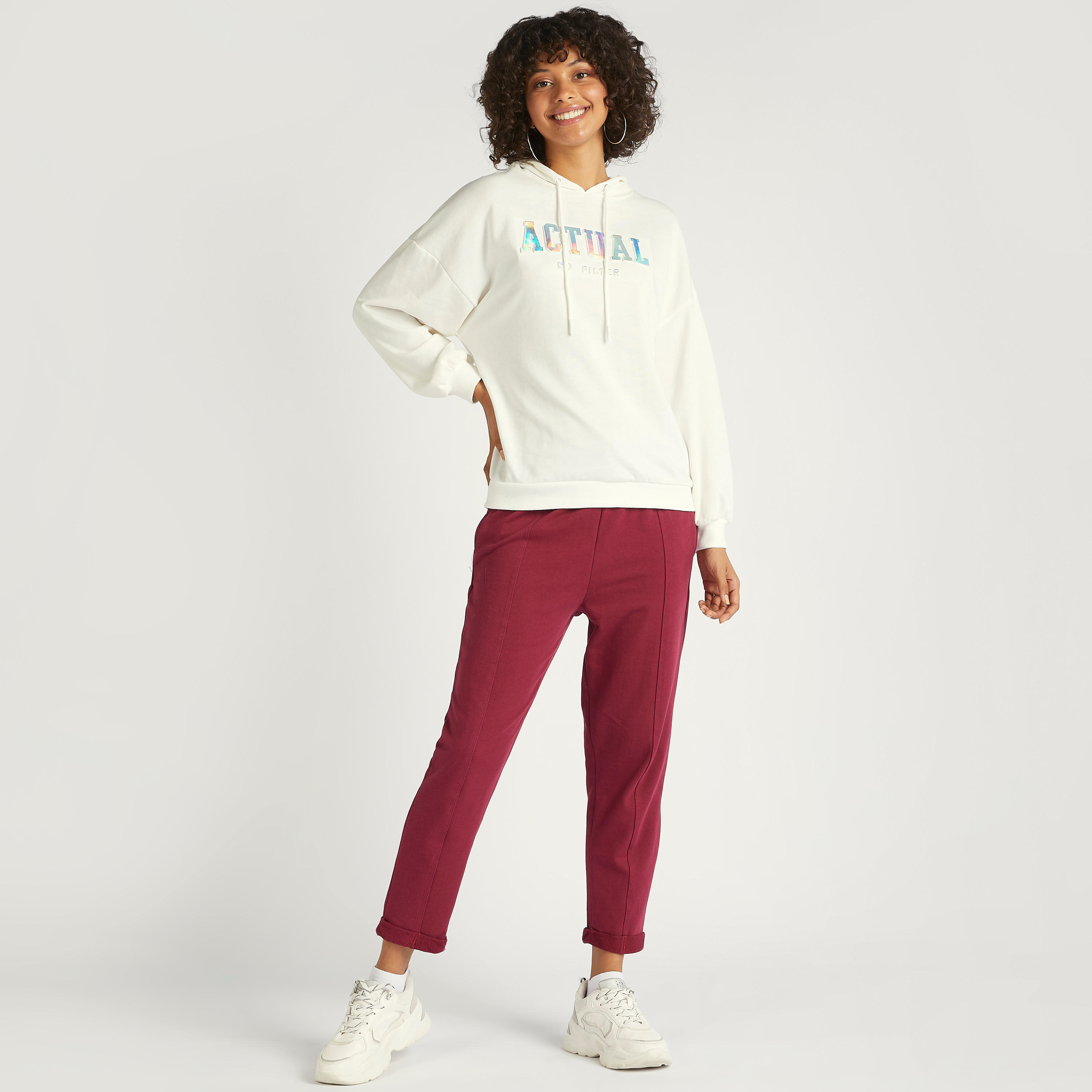 سويت شيرت بأكمام طويلة وقبّعة وطبعات-women-winterwear-hoodiesandsweatshirts-sweatshirts-image-3