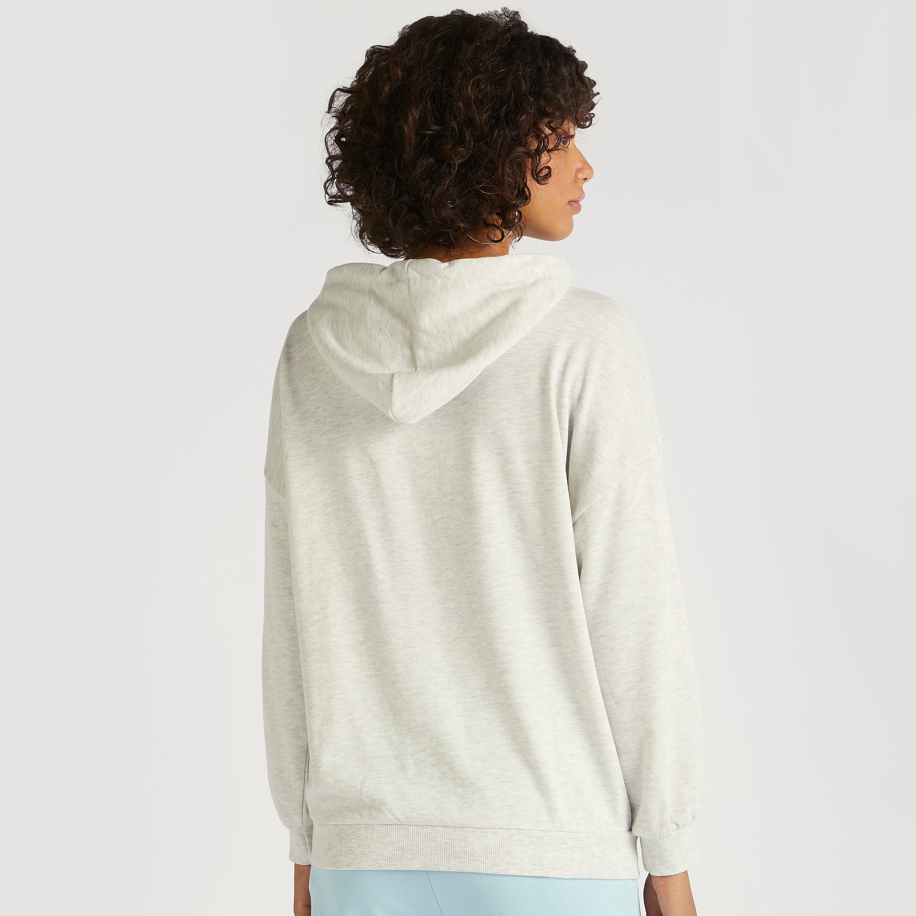 هودي بأكمام طويلة وطبعات تايبوجرافيك-women-winterwear-hoodiesandsweatshirts-sweatshirts-image-4