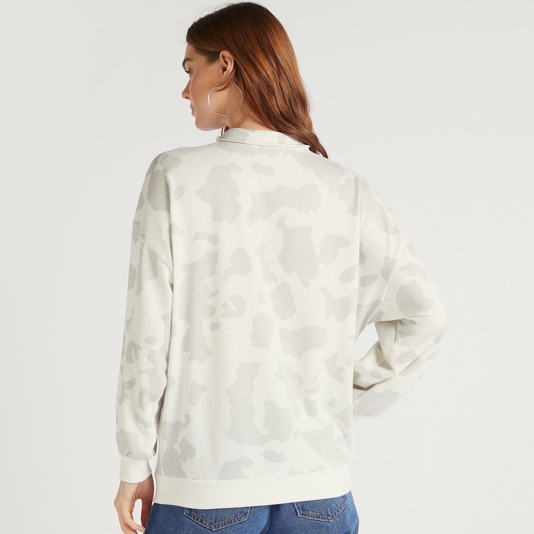 سويت شيرت بياقة عالية وطبعات حيوانات وأكمام طويلة-women-winterwear-hoodiesandsweatshirts-sweatshirts-image-4