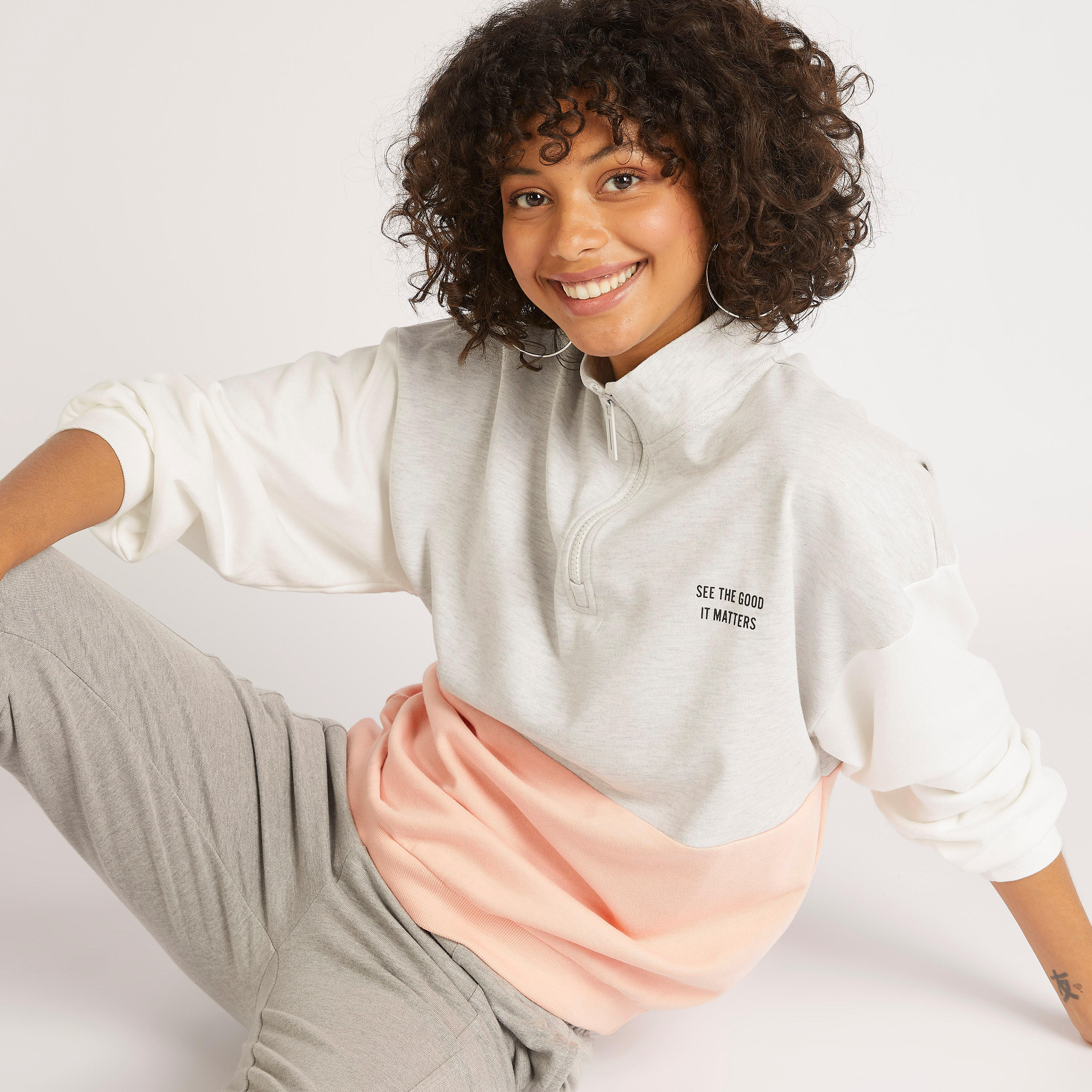 سويت شيرت بياقة عالية وأكمام طويلة وتصاميم مغايرة-women-winterwear-hoodiesandsweatshirts-sweatshirts-image-1