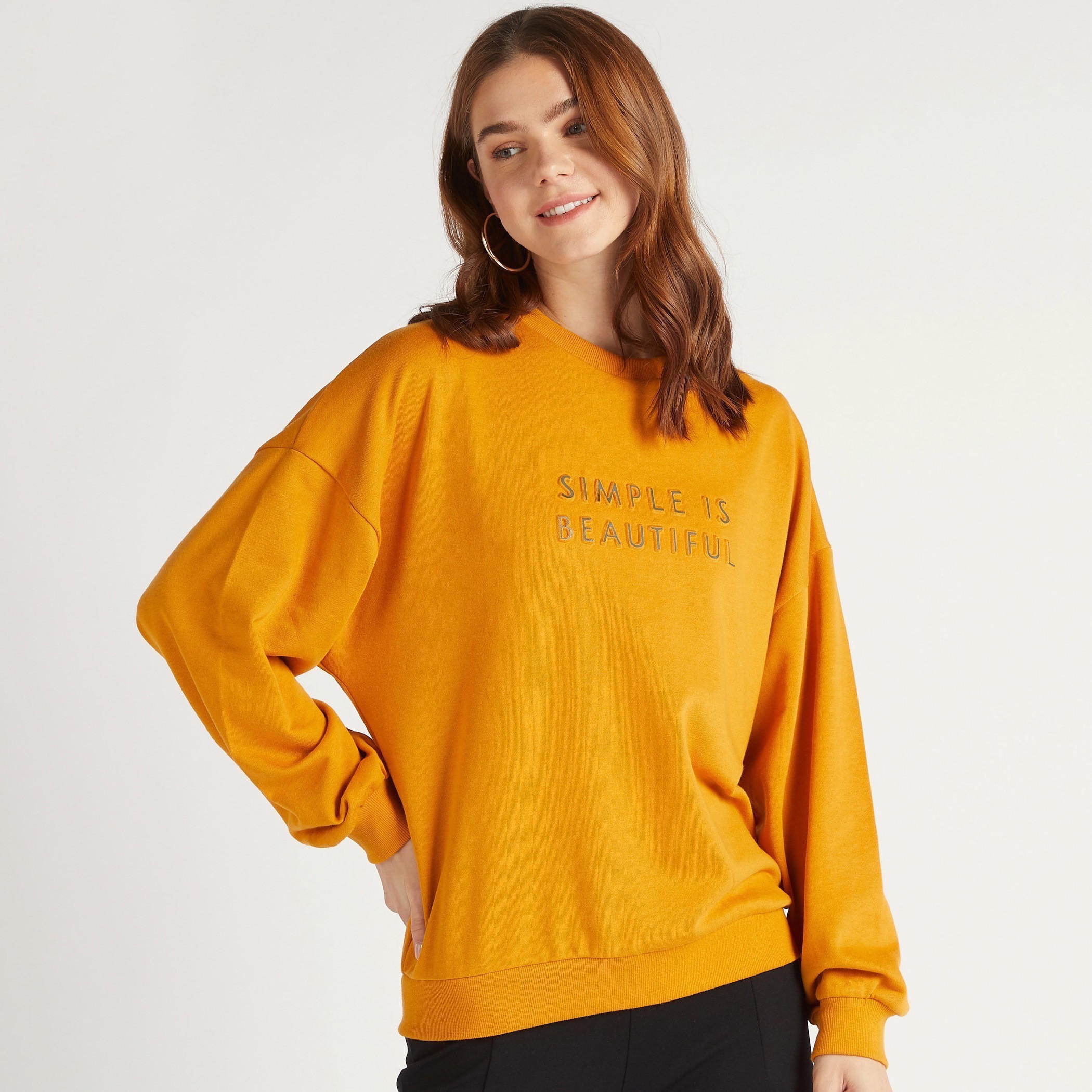 سويت شيرت بطبعات منقوشة وأكمام طويلة وياقة ضيّقة-women-winterwear-hoodiesandsweatshirts-sweatshirts-image-1