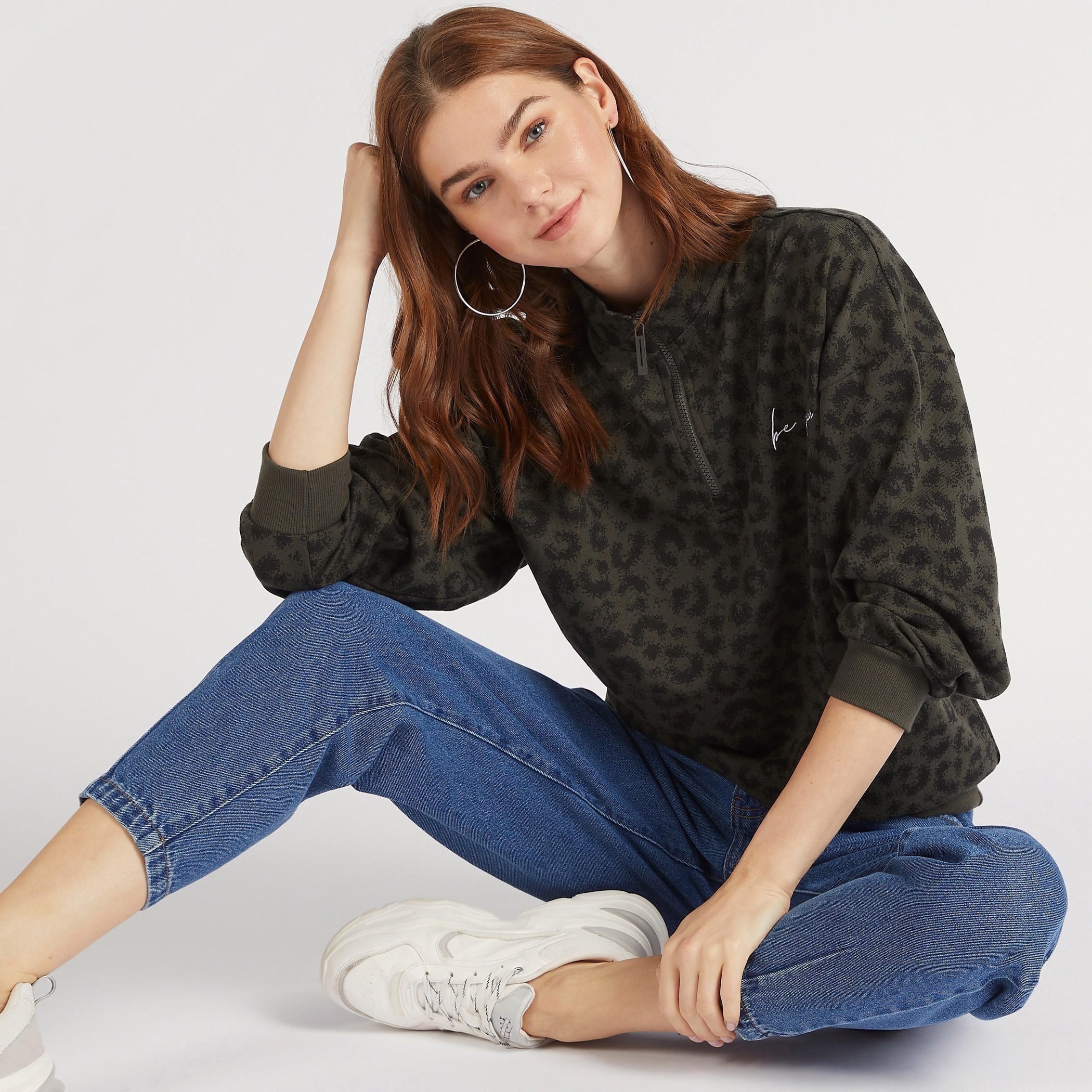 سويت شيرت بياقة عالية وطبعات حيوانات وأكمام طويلة-women-winterwear-hoodiesandsweatshirts-sweatshirts-image-1