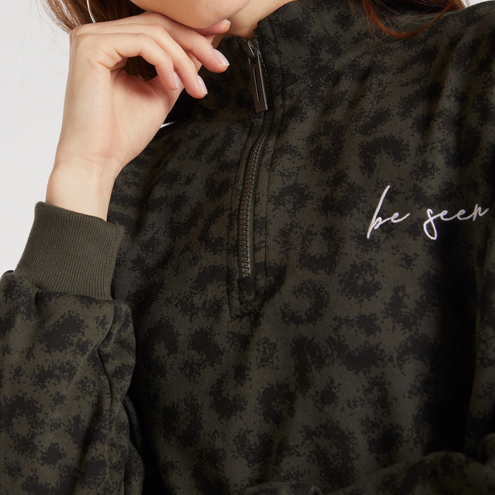 سويت شيرت بياقة عالية وطبعات حيوانات وأكمام طويلة-women-winterwear-hoodiesandsweatshirts-sweatshirts-image-3