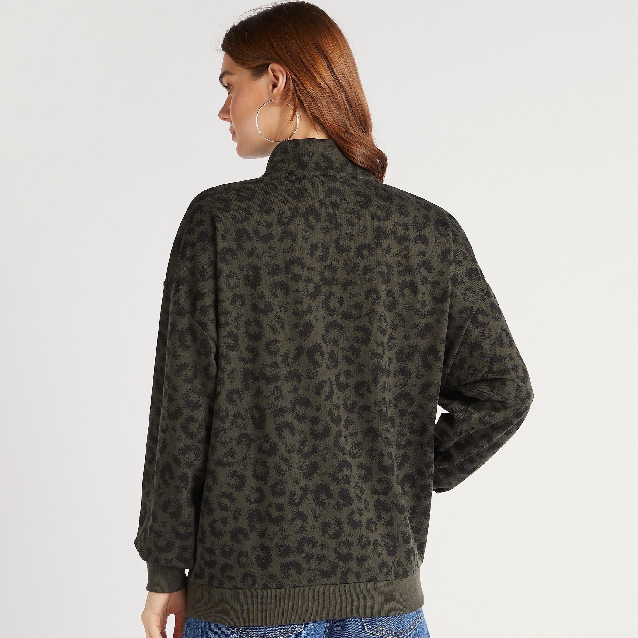 سويت شيرت بياقة عالية وطبعات حيوانات وأكمام طويلة-women-winterwear-hoodiesandsweatshirts-sweatshirts-image-4