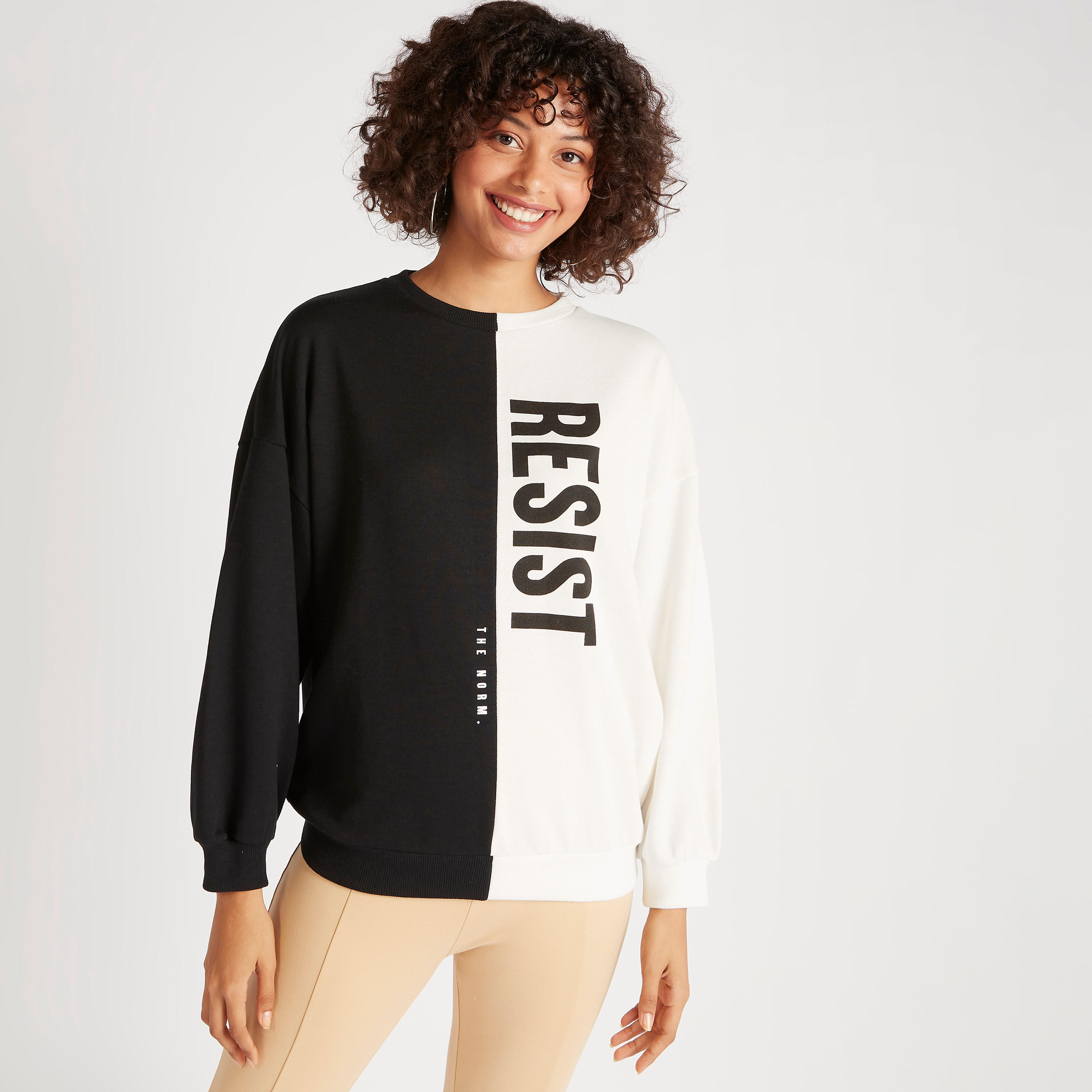 سويت شيرت  قوالب ملونة بقبعة وأكمام طويلة-women-winterwear-hoodiesandsweatshirts-sweatshirts-image-5