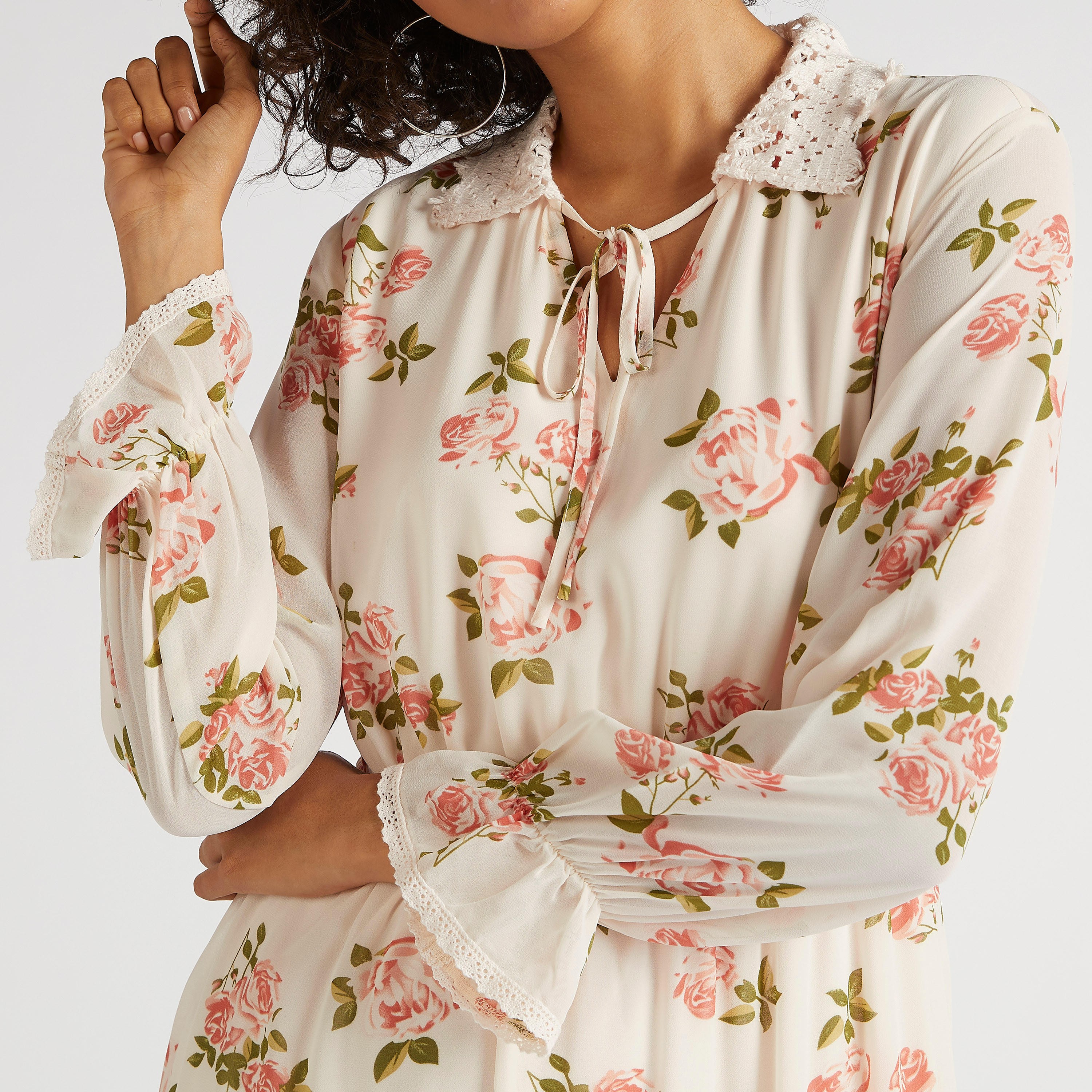 فستان ميدي إيه لاين بأكمام طويلة ورباط عنق وطبعات أزهار-women-clothing-dresses-image-5