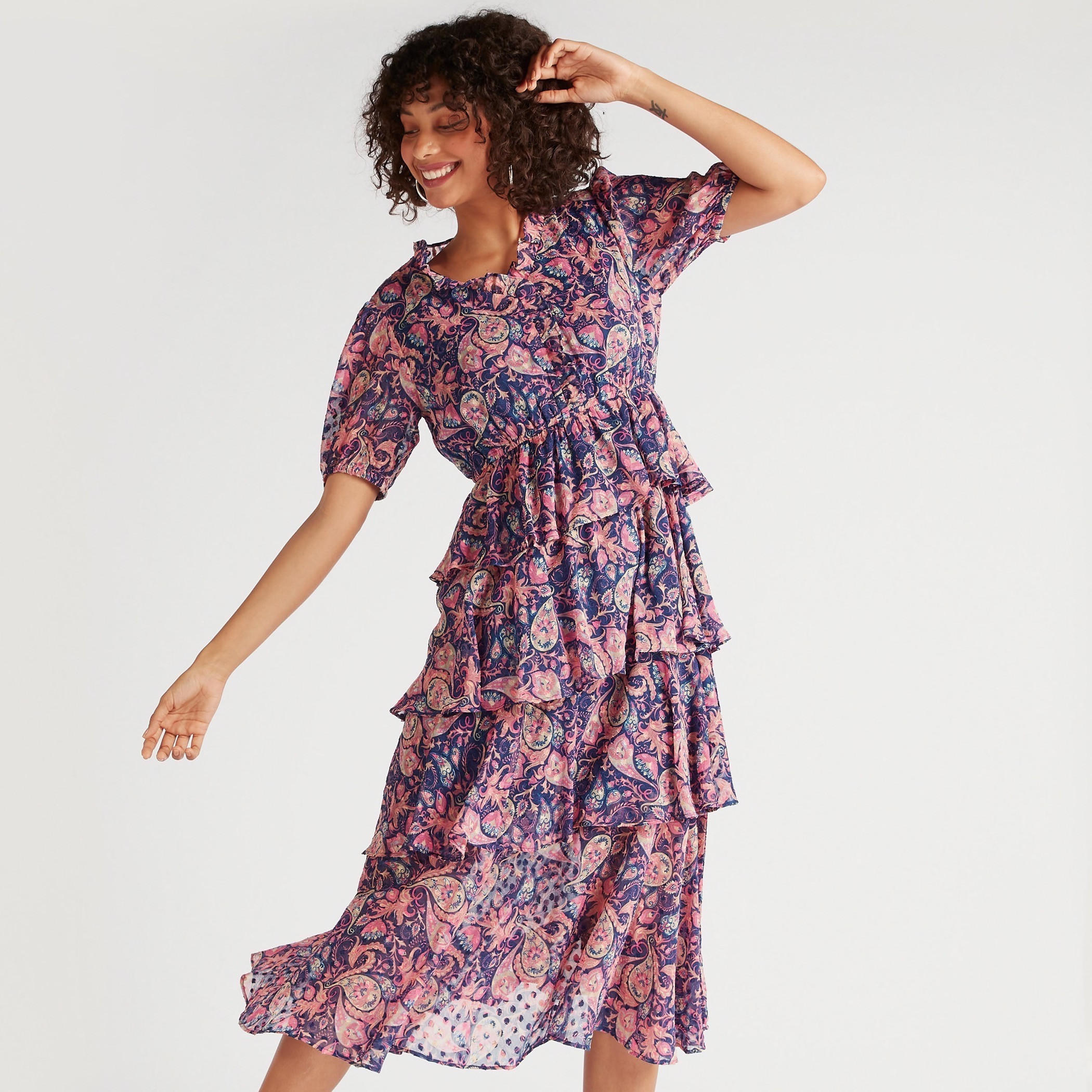 فستان ميدي إيه لاين متعدّد الطبقات بطبعات بيزلي وأكمام منفوخة-women-clothing-dresses-image-1