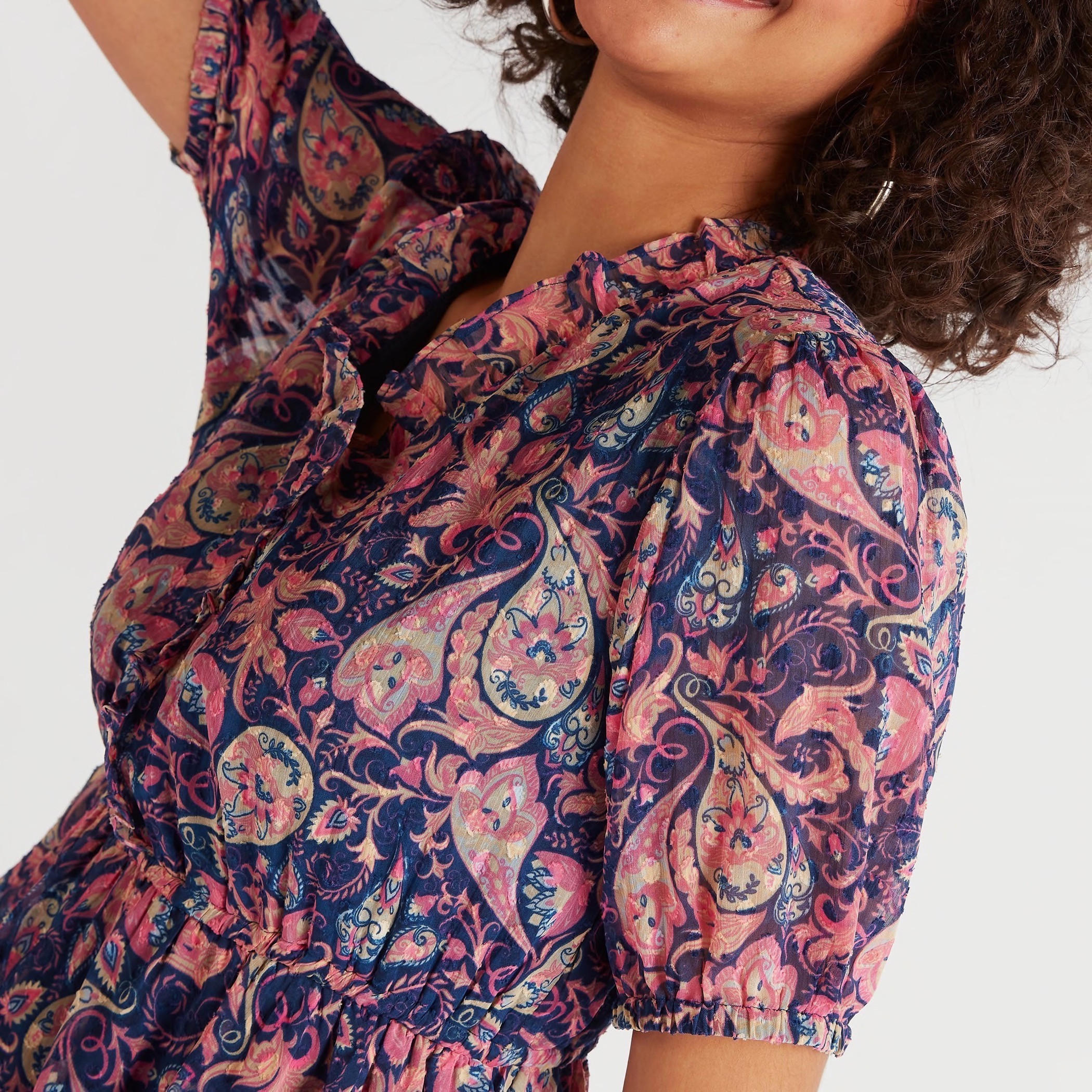فستان ميدي إيه لاين متعدّد الطبقات بطبعات بيزلي وأكمام منفوخة-women-clothing-dresses-image-3