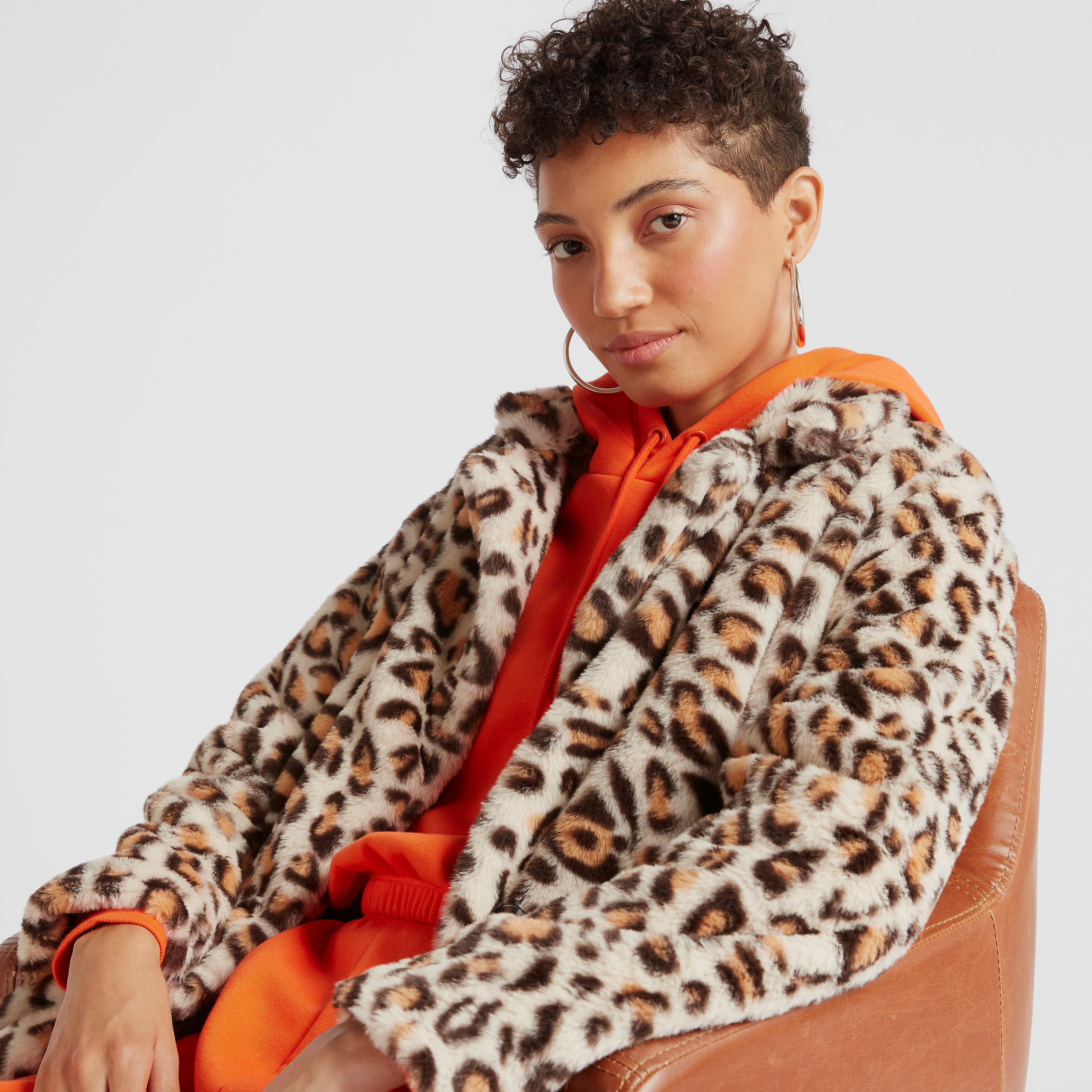 معطف فرو طويل بجيوب مع طبعات نمر-women-clothing-coatsandjackets-coats-image-2