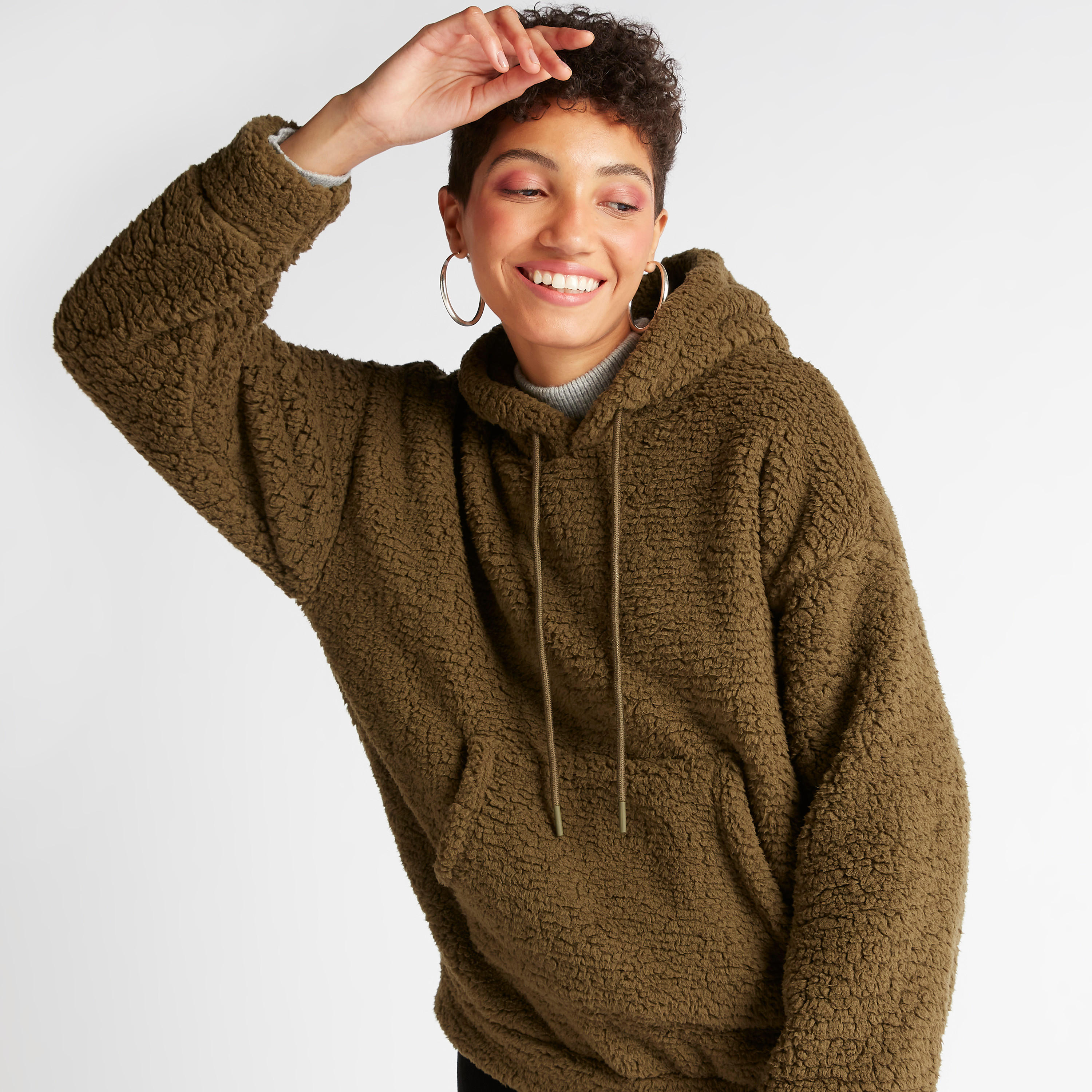 سويت شيرت بقبّعة وجيوب كنغر وأكمام طويلة وطبعات نصيّة-women-clothing-cardigansandjumpers-jumpers-image-1