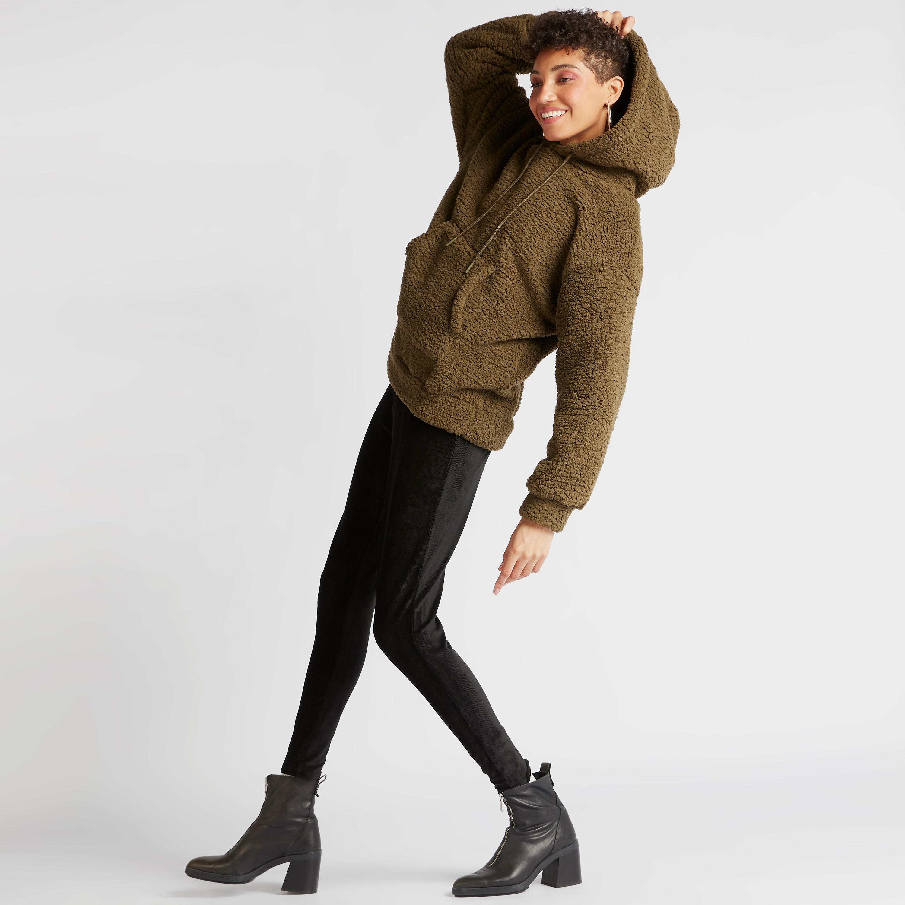 سويت شيرت بقبّعة وجيوب كنغر وأكمام طويلة وطبعات نصيّة-women-clothing-cardigansandjumpers-jumpers-image-2