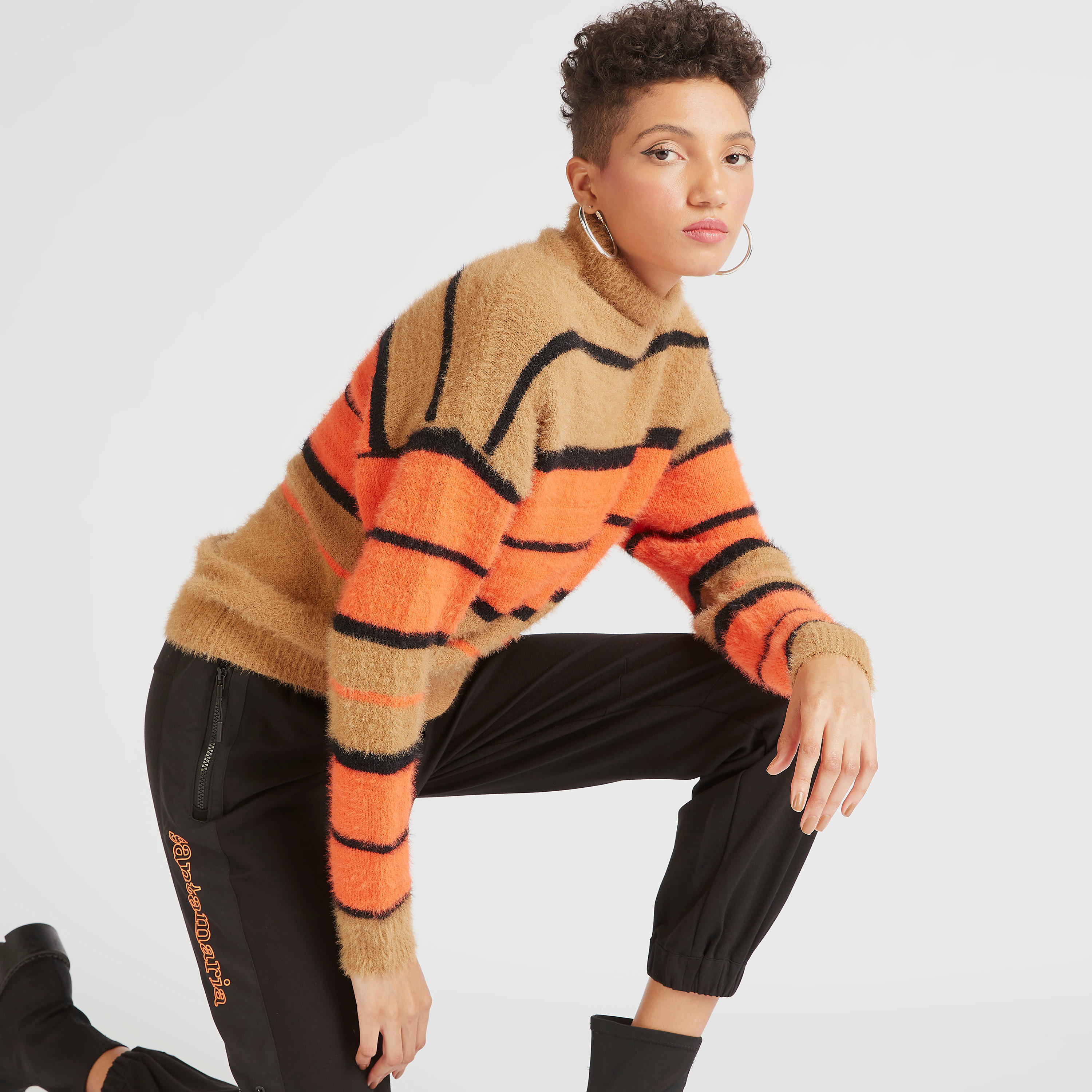 كنزة مقلّمة بأكمام طويلة وياقة عالية-women-clothing-cardigansandjumpers-jumpers-image-8