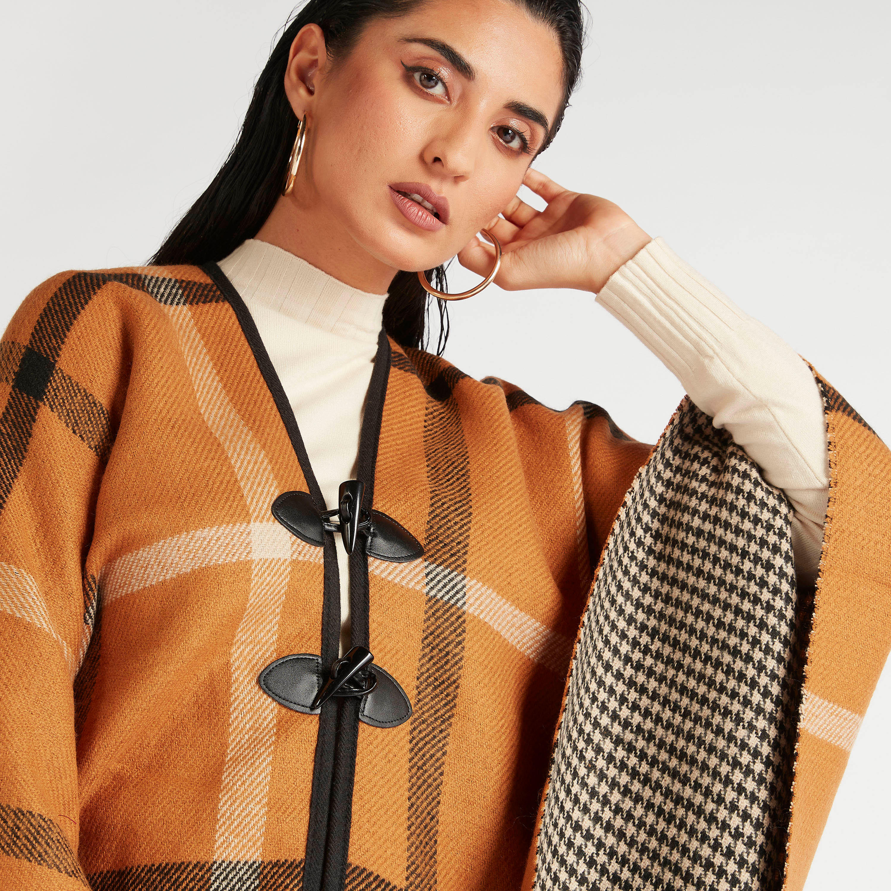 Reversible Checked Poncho Cape with Toggle Closure-women-winterwear-coatsandjackets-jackets-image-6