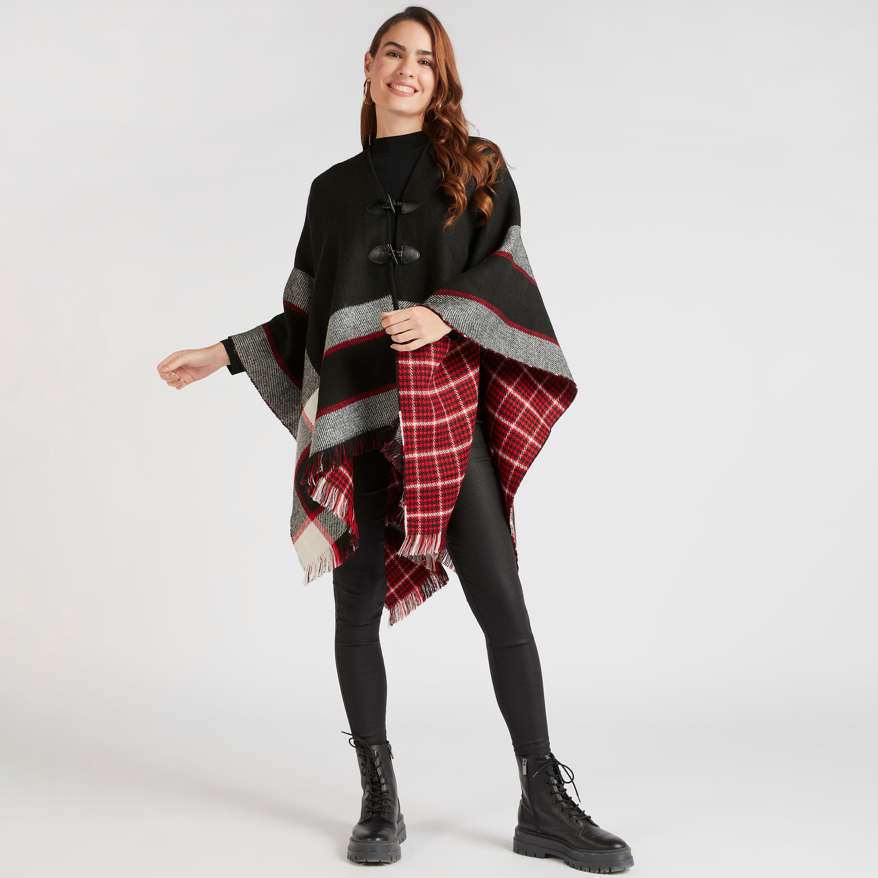 بونشو كاروهات يستخدم على الوجهين بأزرار إغلاق متداخلة-women-winterwear-coatsandjackets-jackets-image-4