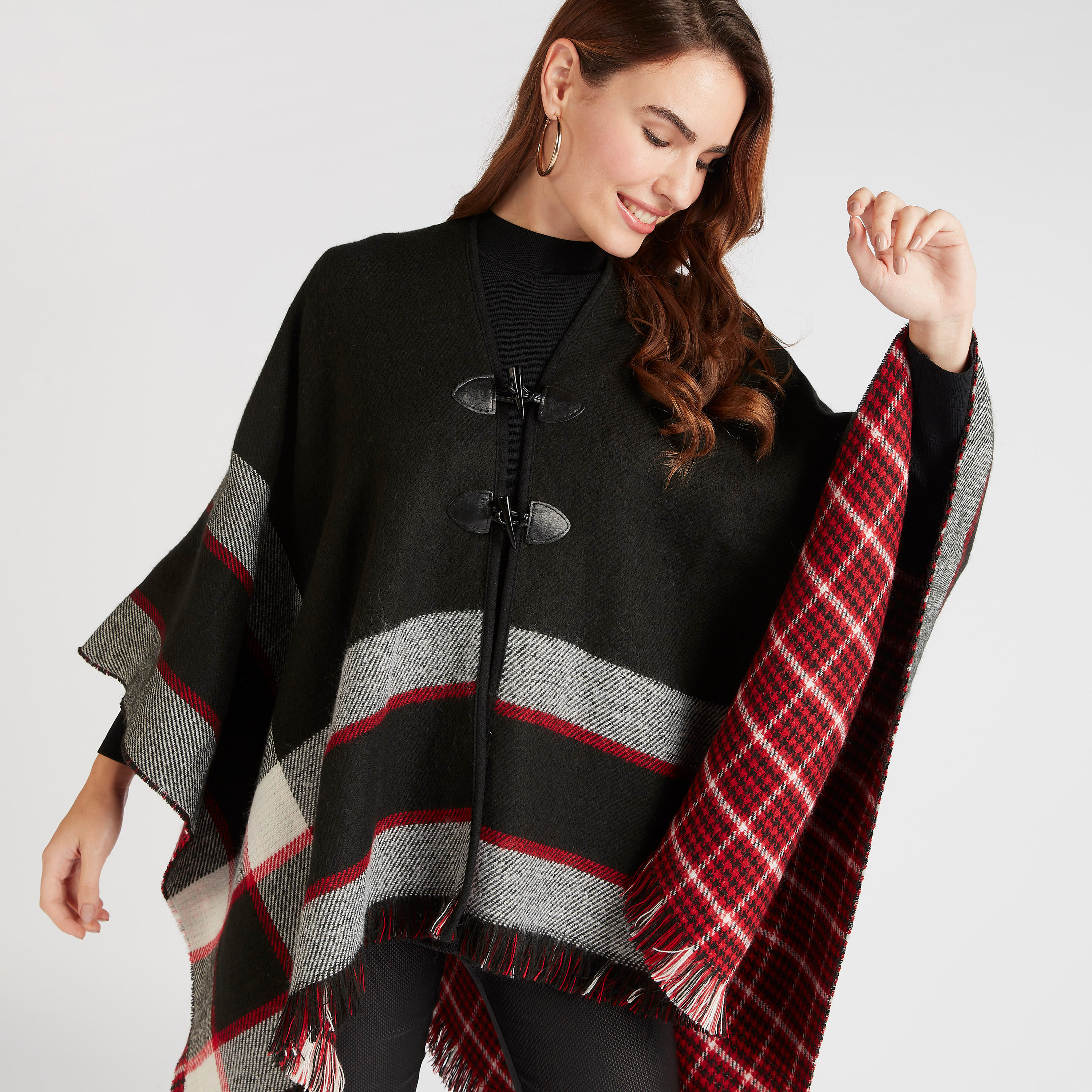 بونشو كاروهات يستخدم على الوجهين بأزرار إغلاق متداخلة-women-winterwear-coatsandjackets-jackets-image-1