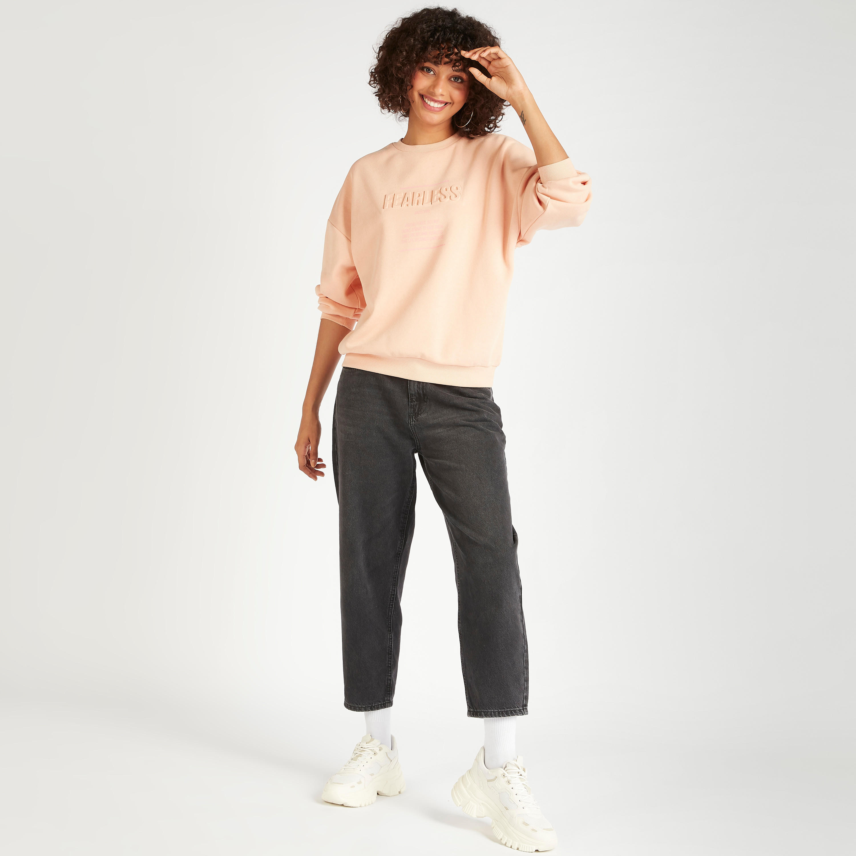 سويت شيرت منقوش بياقة ضيقة وأكمام طويلة-women-winterwear-hoodiesandsweatshirts-sweatshirts-image-2